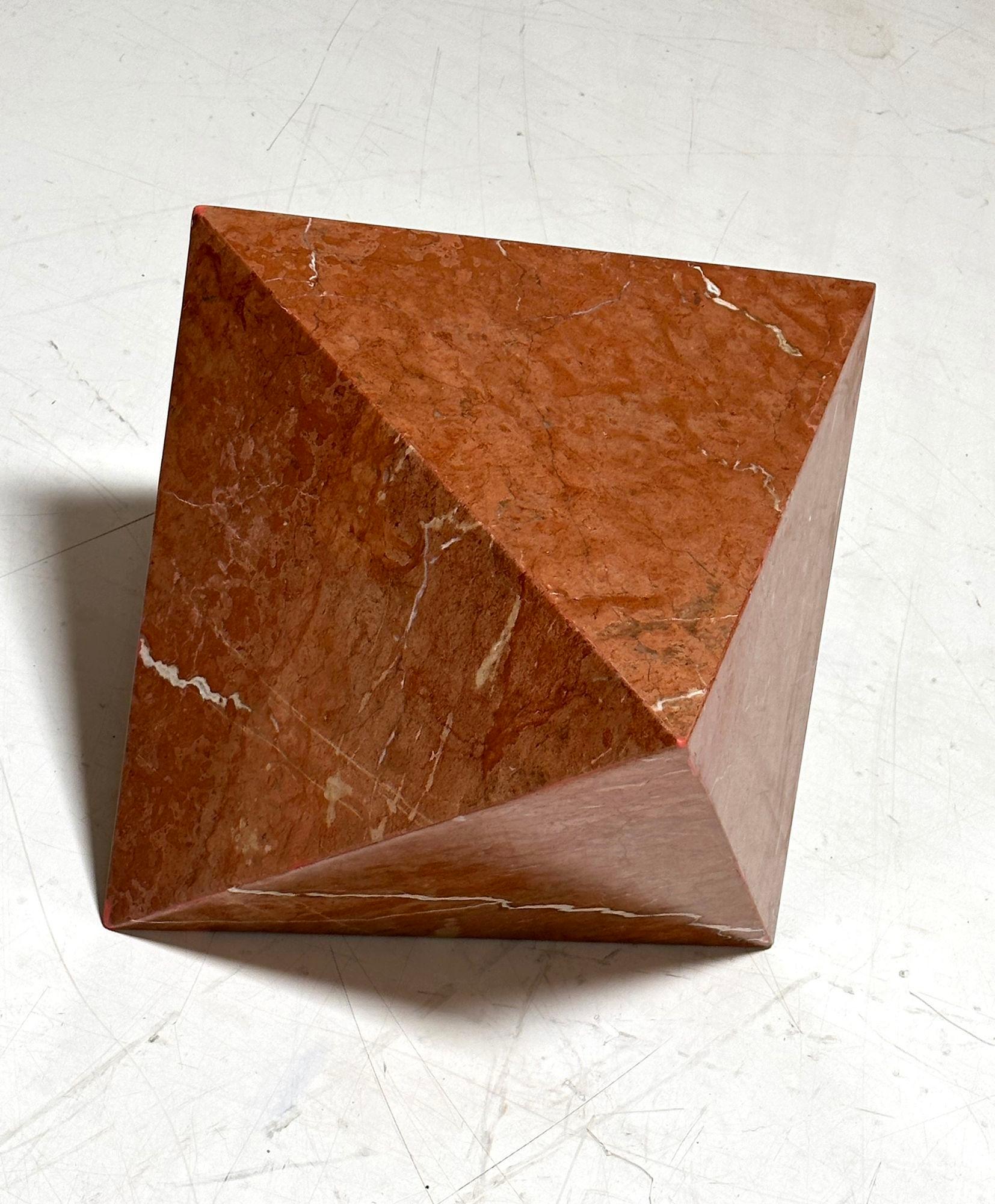 Geometric form marble side/end table, Italy 1970.