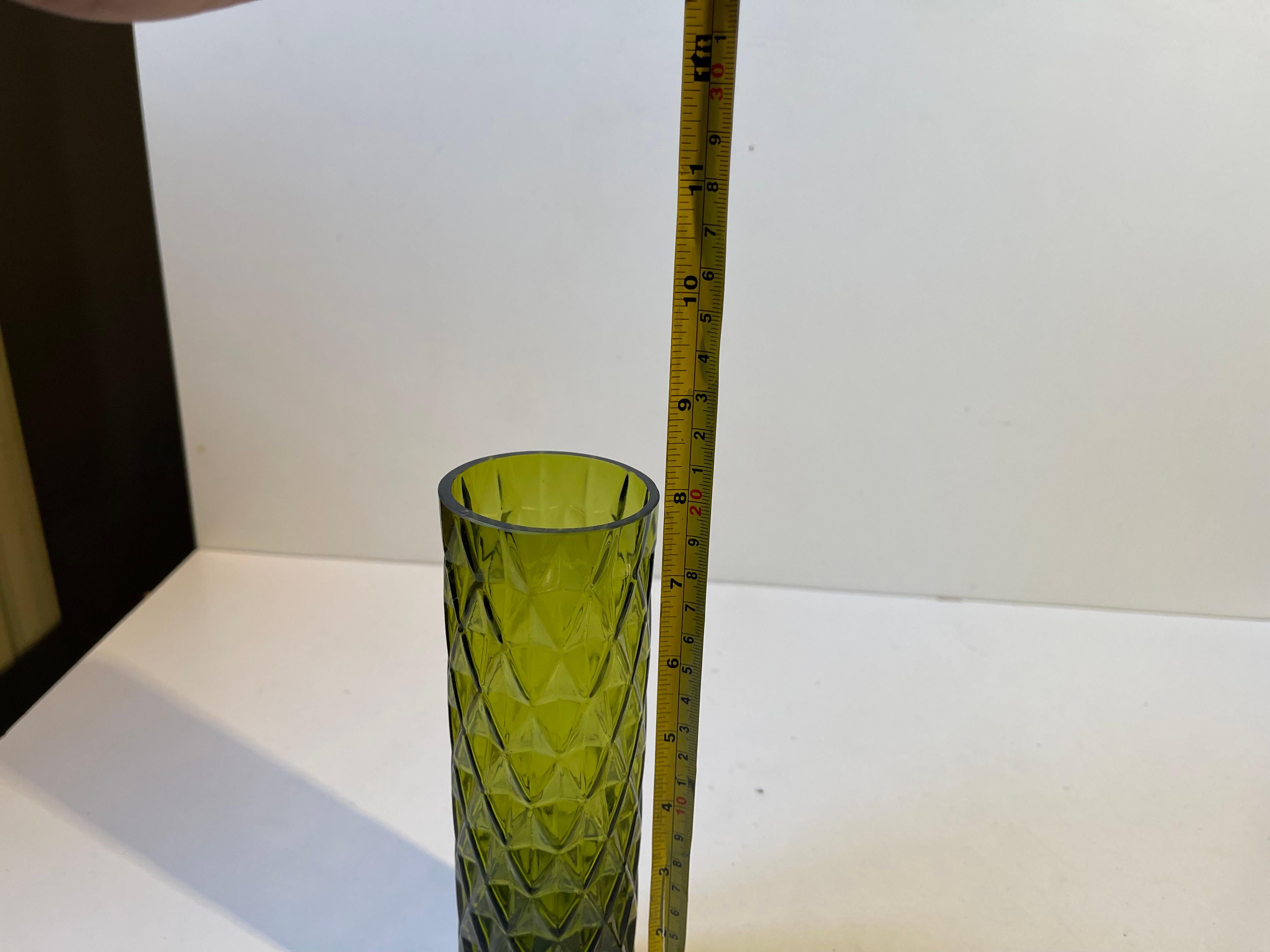 Verre Vase géométrique en verre teinté vert de style Art Déco français en vente