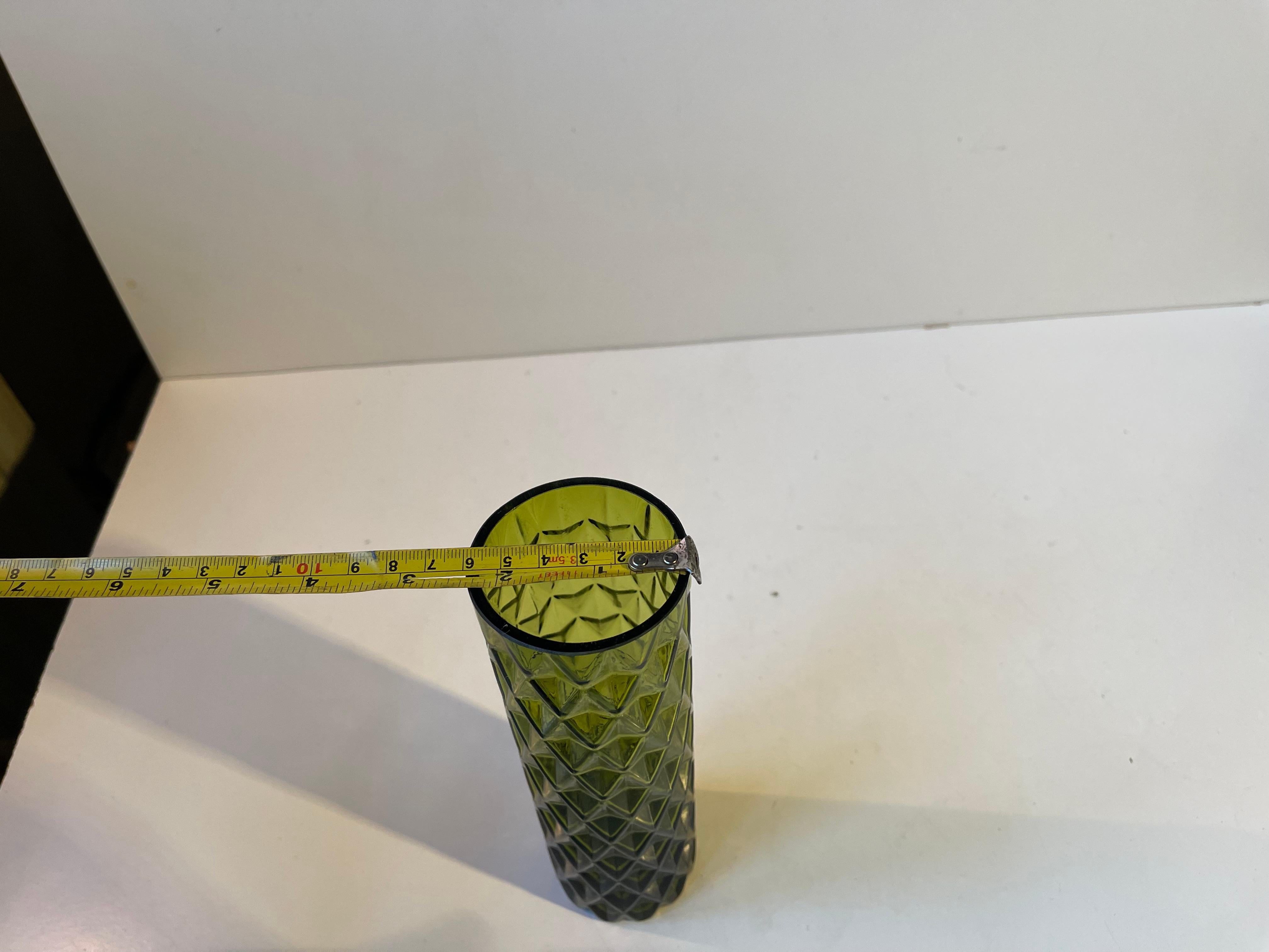 Vase géométrique en verre teinté vert de style Art Déco français en vente 1