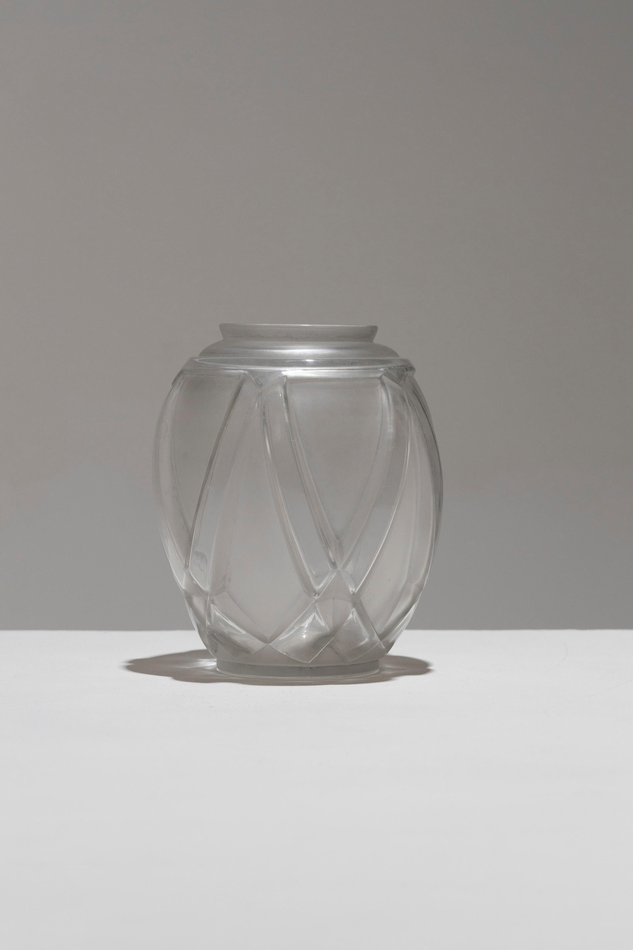 XX secolo Vaso geometrico in vetro smerigliato di André Hunebelle, 1930. in vendita