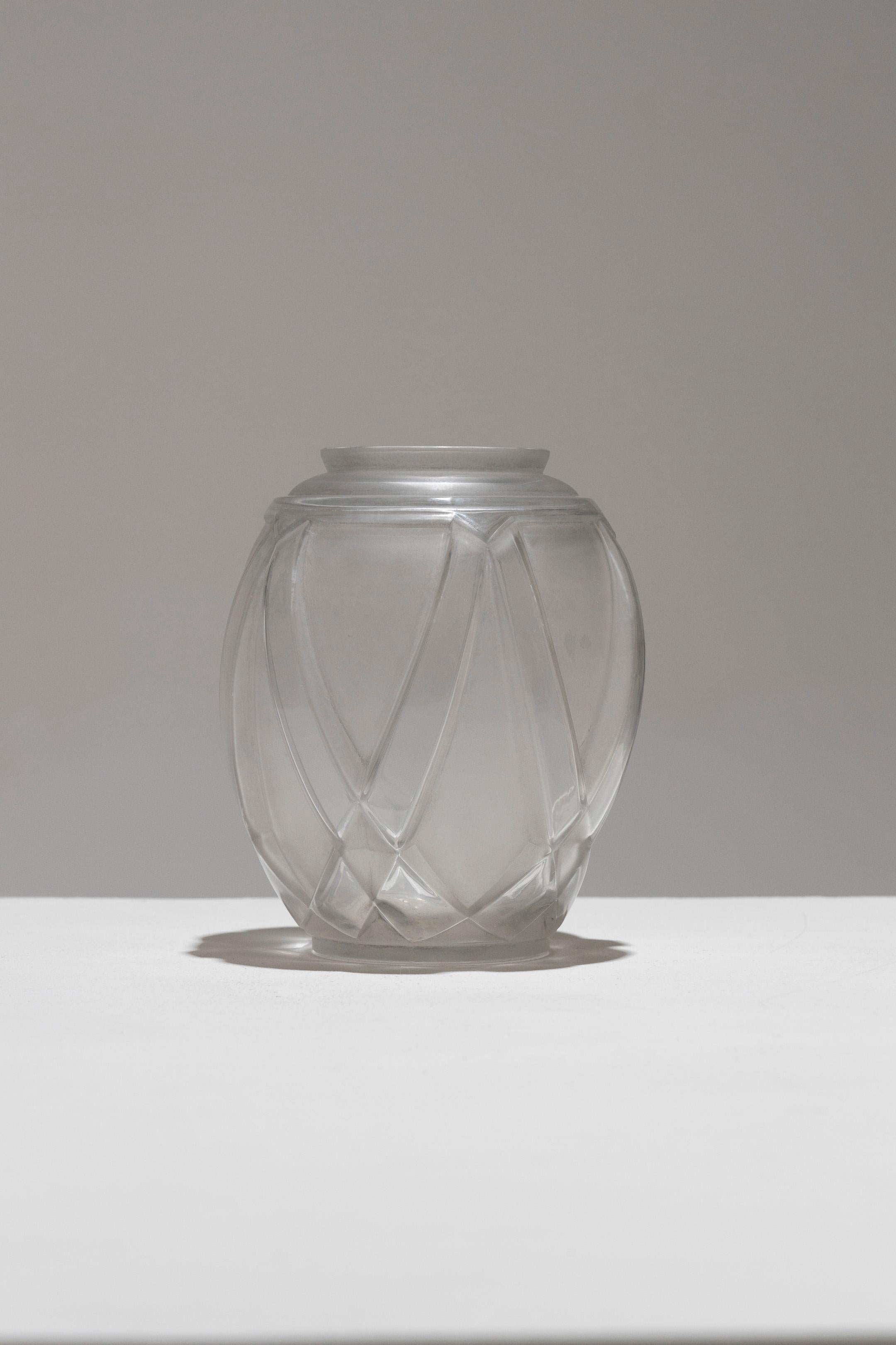 Vetro Vaso geometrico in vetro smerigliato di André Hunebelle, 1930. in vendita