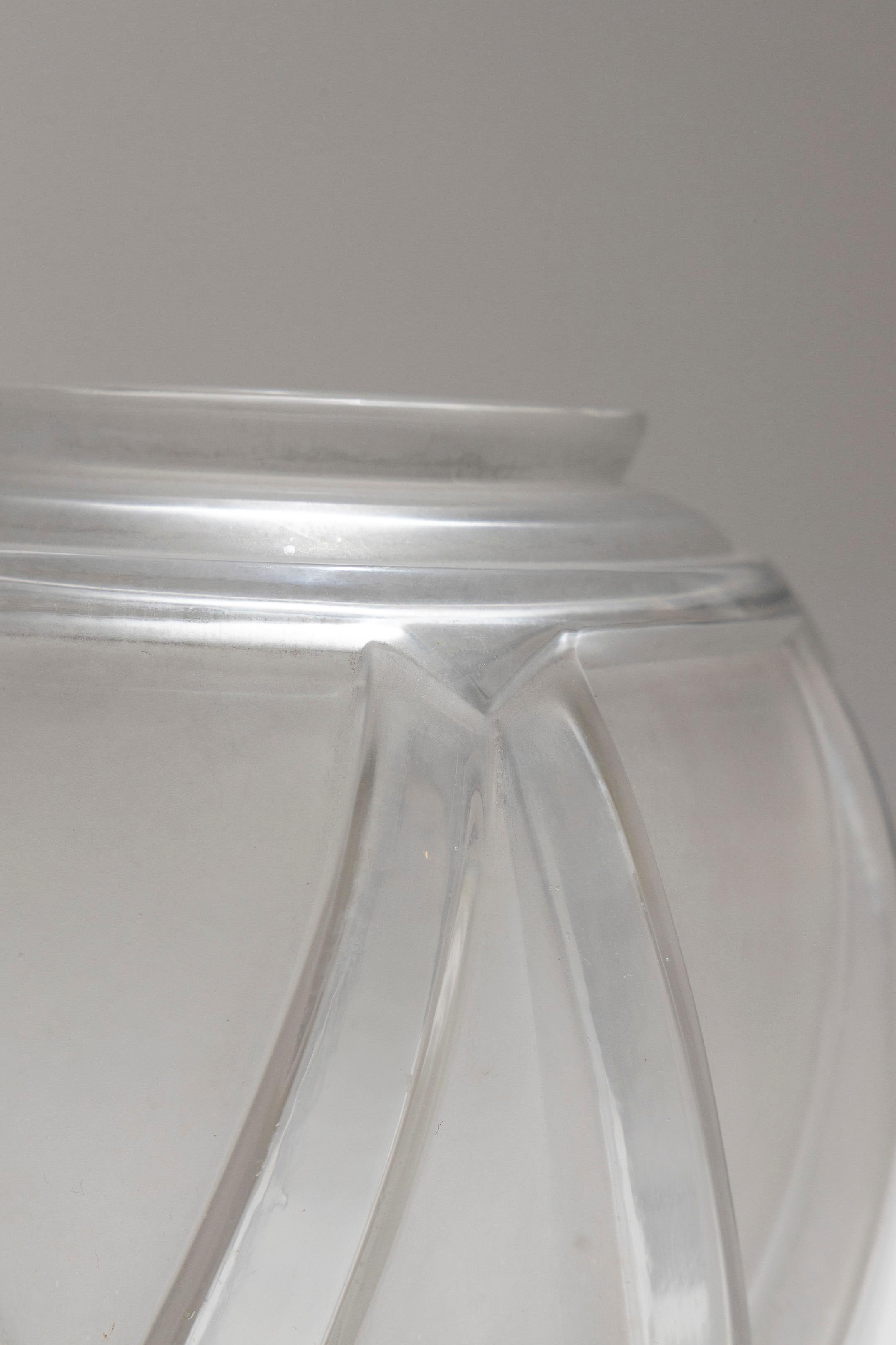 Vaso geometrico in vetro smerigliato di André Hunebelle, 1930. in vendita 2