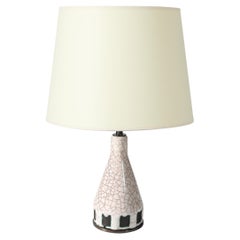 Lampada da tavolo geometrica in ceramica smaltata di Pieter Groeneveldt, Paesi Bassi, 1960 ca. Lampada da tavolo geometrica in ceramica smaltata di Pieter Groeneveldt, Paesi Bassi, 1960 ca.