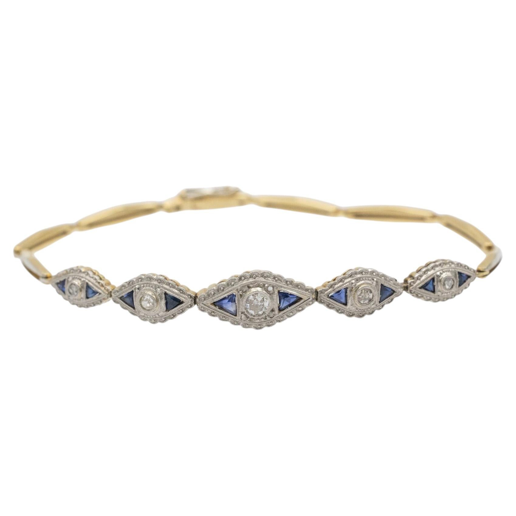 Bracciale geometrico in oro con diamanti e zaffiri. in vendita