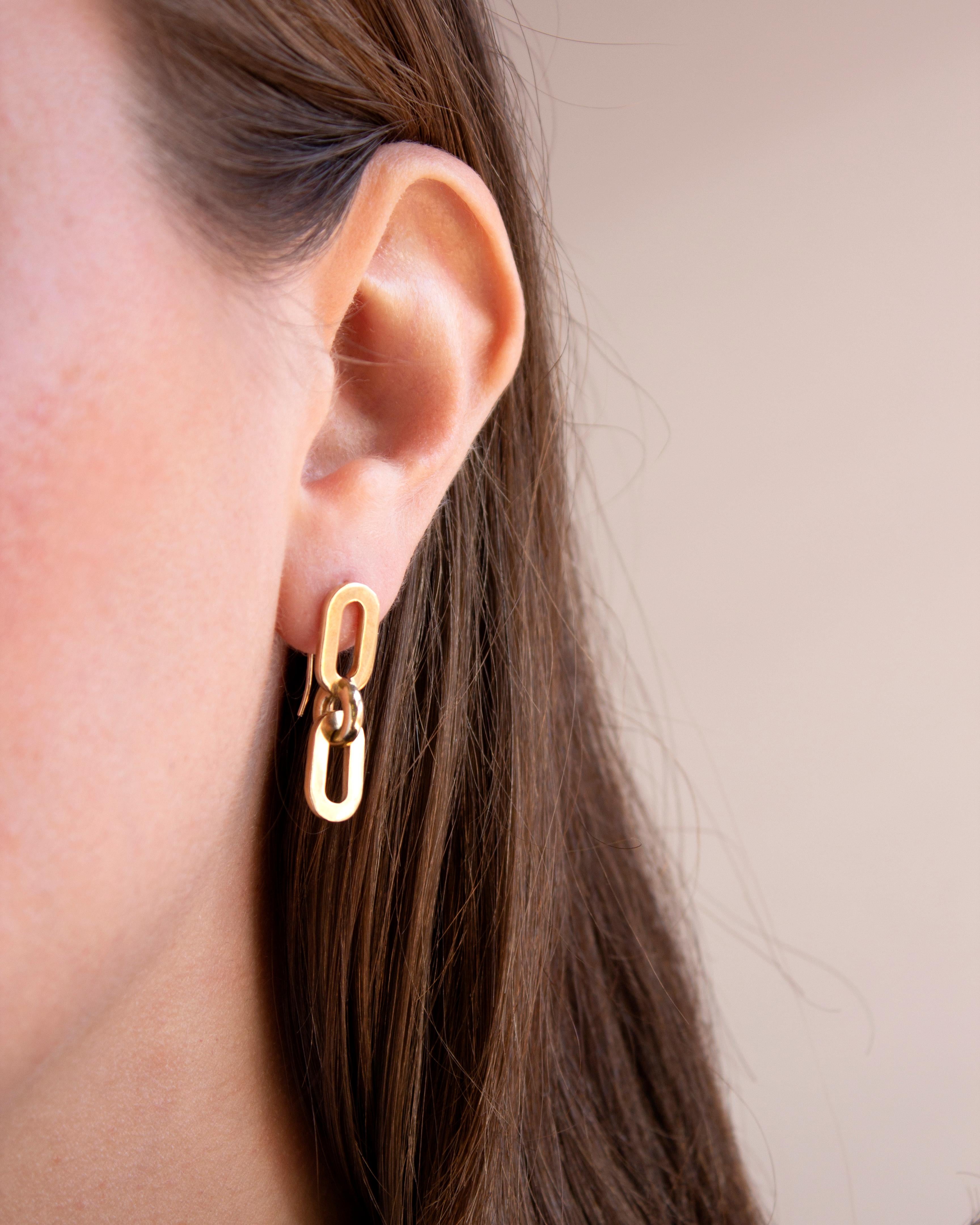 Geometric Gold Drop Earrings In New Condition For Sale In Brooklyn, NY