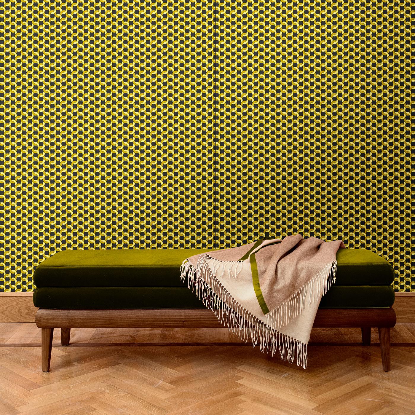 Mesmerizing and sophisticated, this wall covering will infuse with elegance whole rooms or as accents. Its abstract and repetitive motif in different tones of green creates a textural decoration that will not go unnoticed. Part of the Geometric
