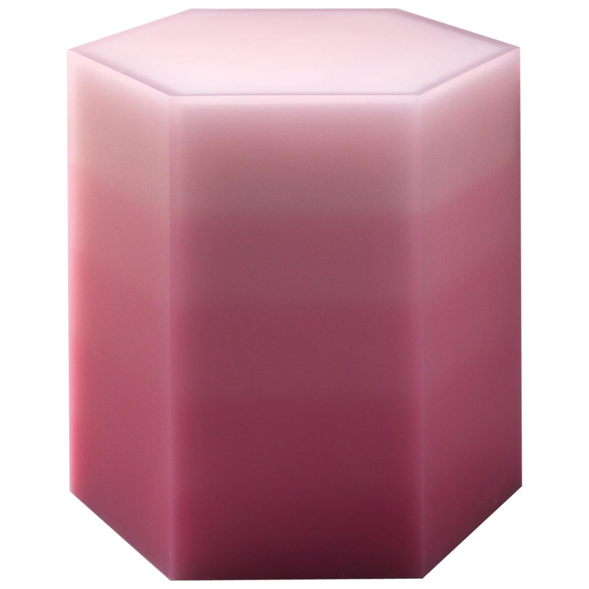 Scatola esagonale geometrica in rosa, tavolino/sgabello in resina epossidica, di Facture
