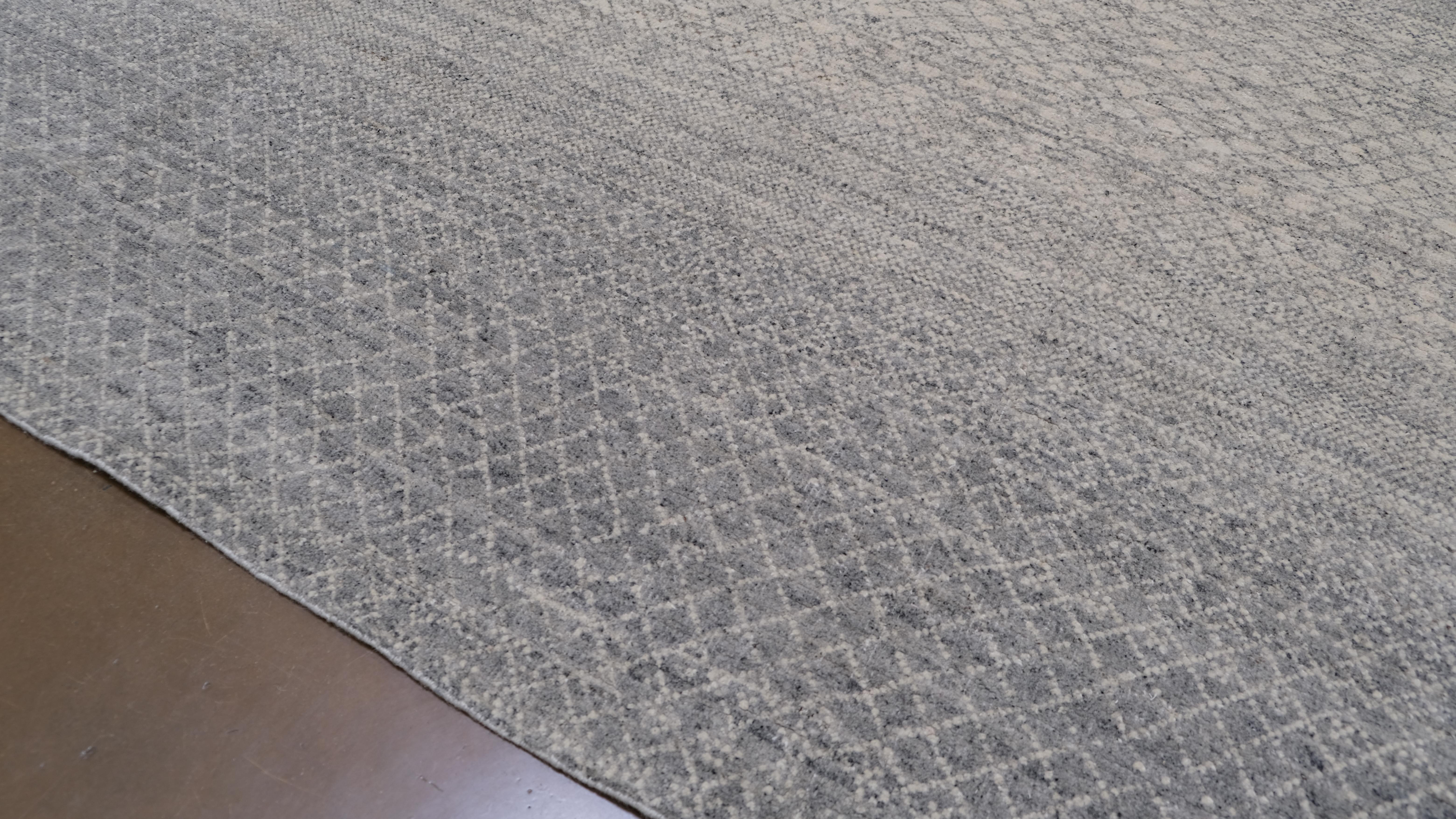 Geometrischer grauer und elfenbeinfarbener Gradient-Wollteppich 8'9''x12'3'' (Moderne) im Angebot