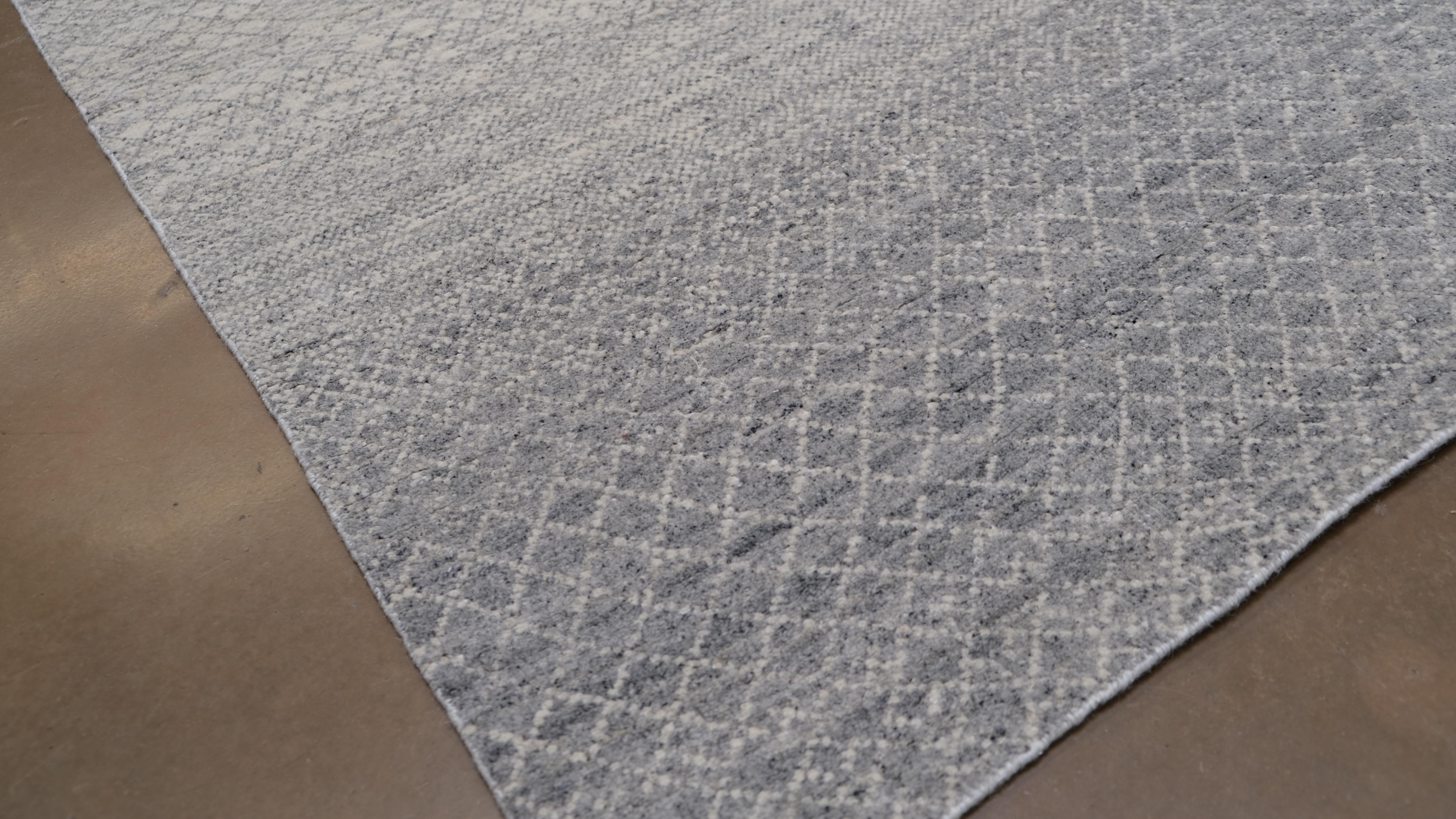 Geometrischer grauer und elfenbeinfarbener Gradient-Wollteppich 8'9''x12'3'' (Handgeknüpft) im Angebot