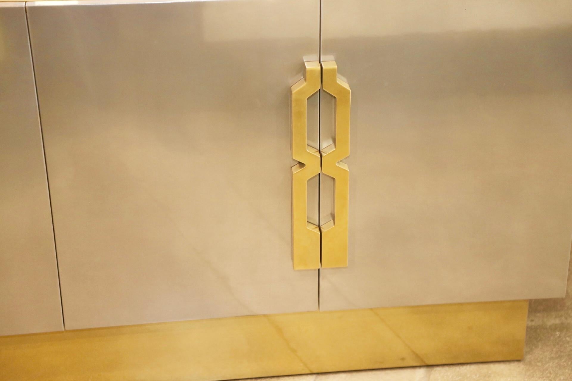 Geometric Handled Stainless and Brass Credenza (amerikanisch)