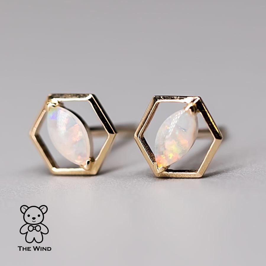 Boucles d'oreilles géométriques en forme d'hexagone en or jaune 14K pour l'opale australienne.


Expédition nationale gratuite par USPS First Class !  Garantie limitée d'un an gratuite !  Sac ou boîte cadeau gratuit avec chaque commande