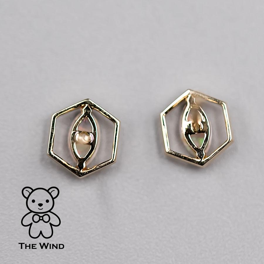 Clous d'oreilles en or jaune 14 carats avec opale massive australienne de forme hexagonale géométrique Neuf - En vente à Suwanee, GA