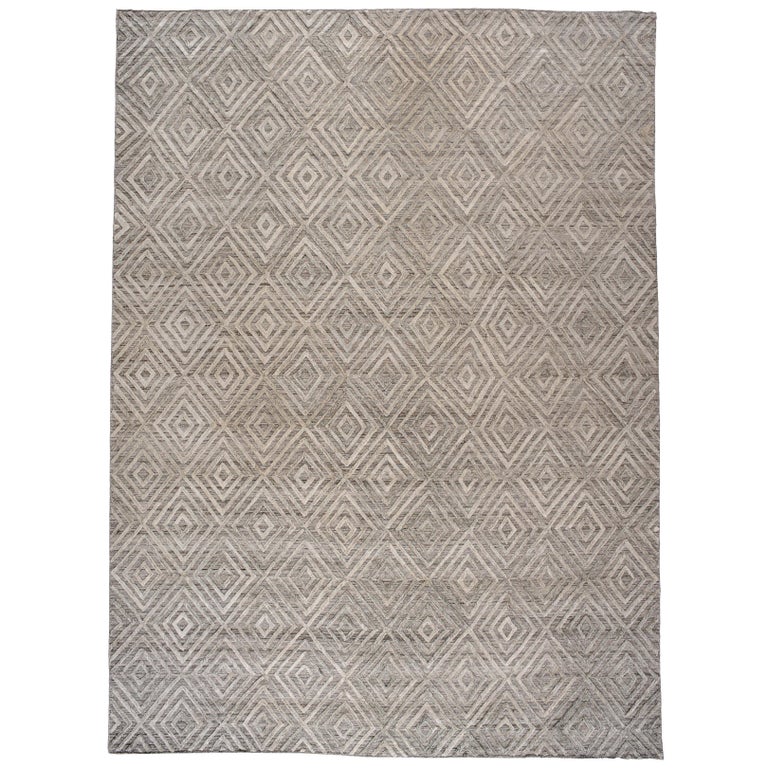 Geometric High Low Contemporary Rug in Taupe For Sale at 1stDibs