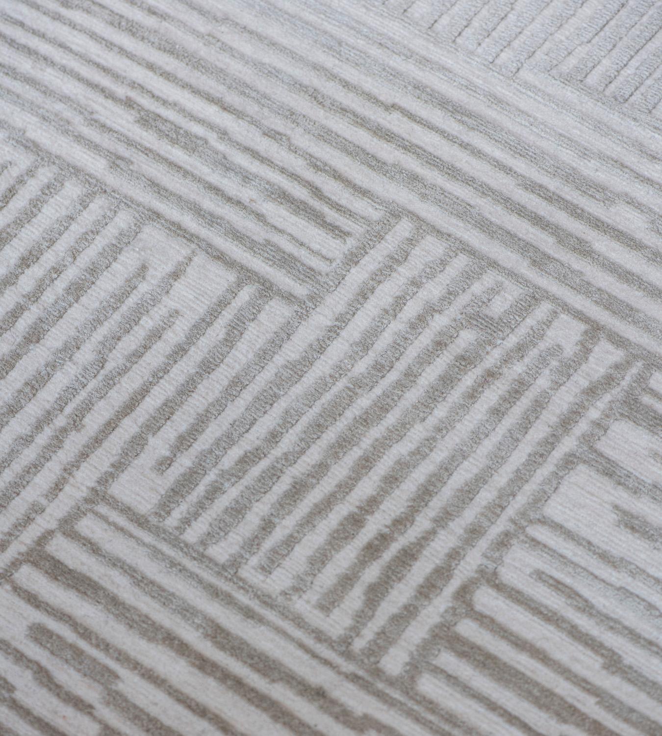 Geometric High-Low Wool Hand-knotted Rug In New Condition For Sale In West Hollywood, CA