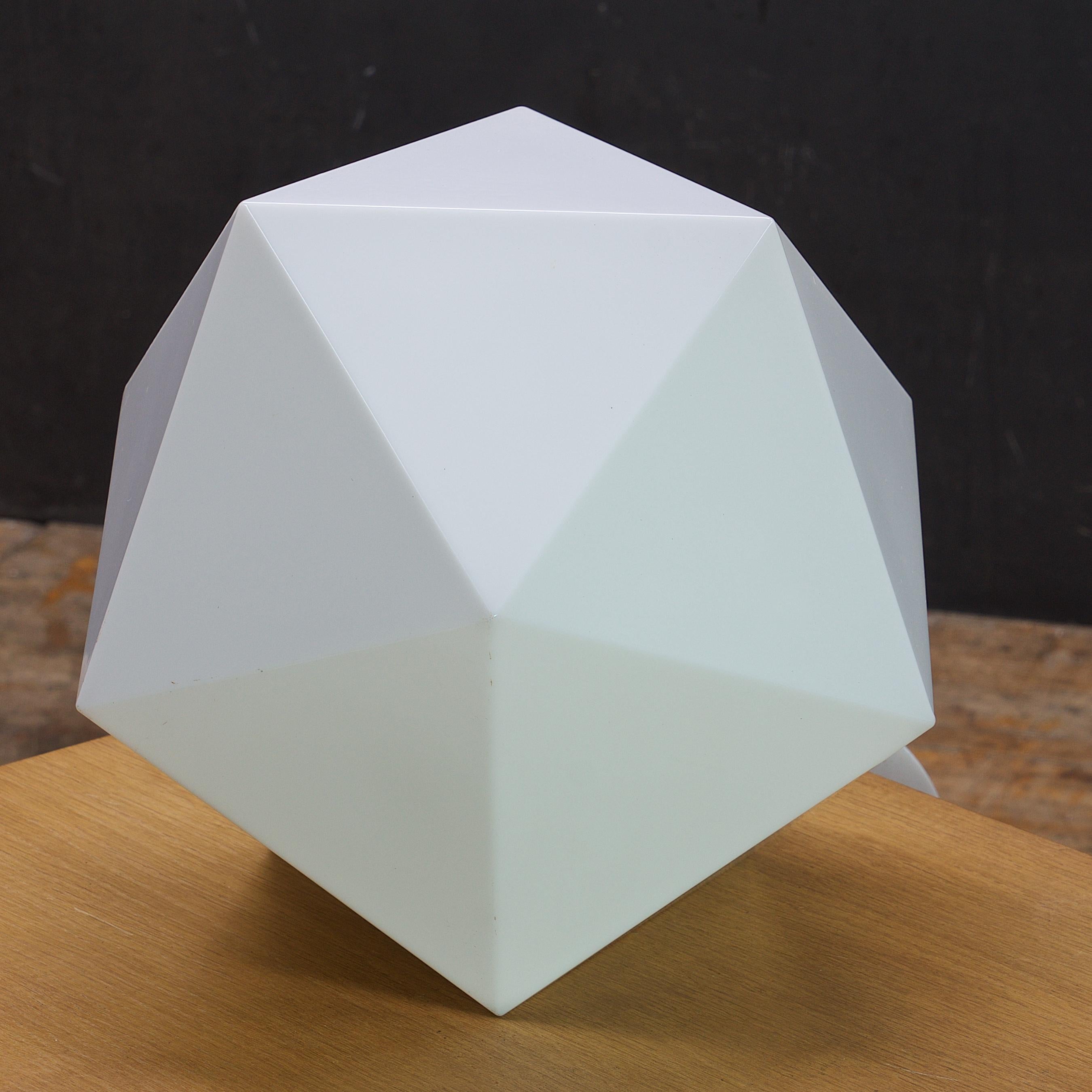 Stampato Lampada a sospensione geometrica a icosaedro con globo di vetro Vitrolite di George Nelson in vendita