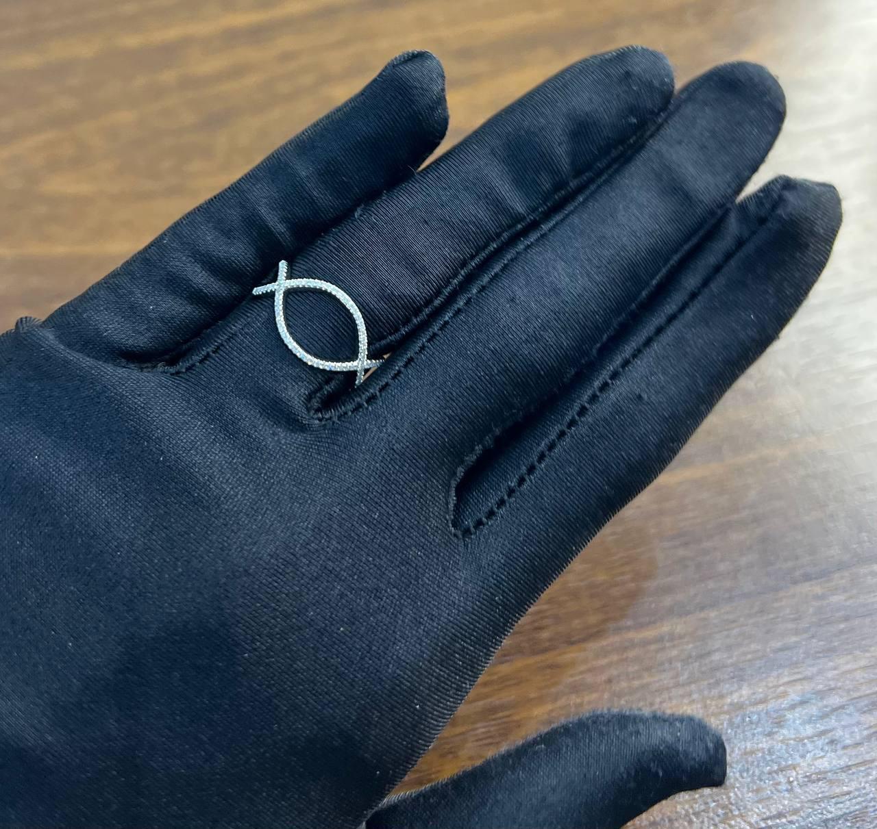Geometric Infinity Twist Brilliant Cut White Diamond 18 Karat White Gold Ring For Sale 6