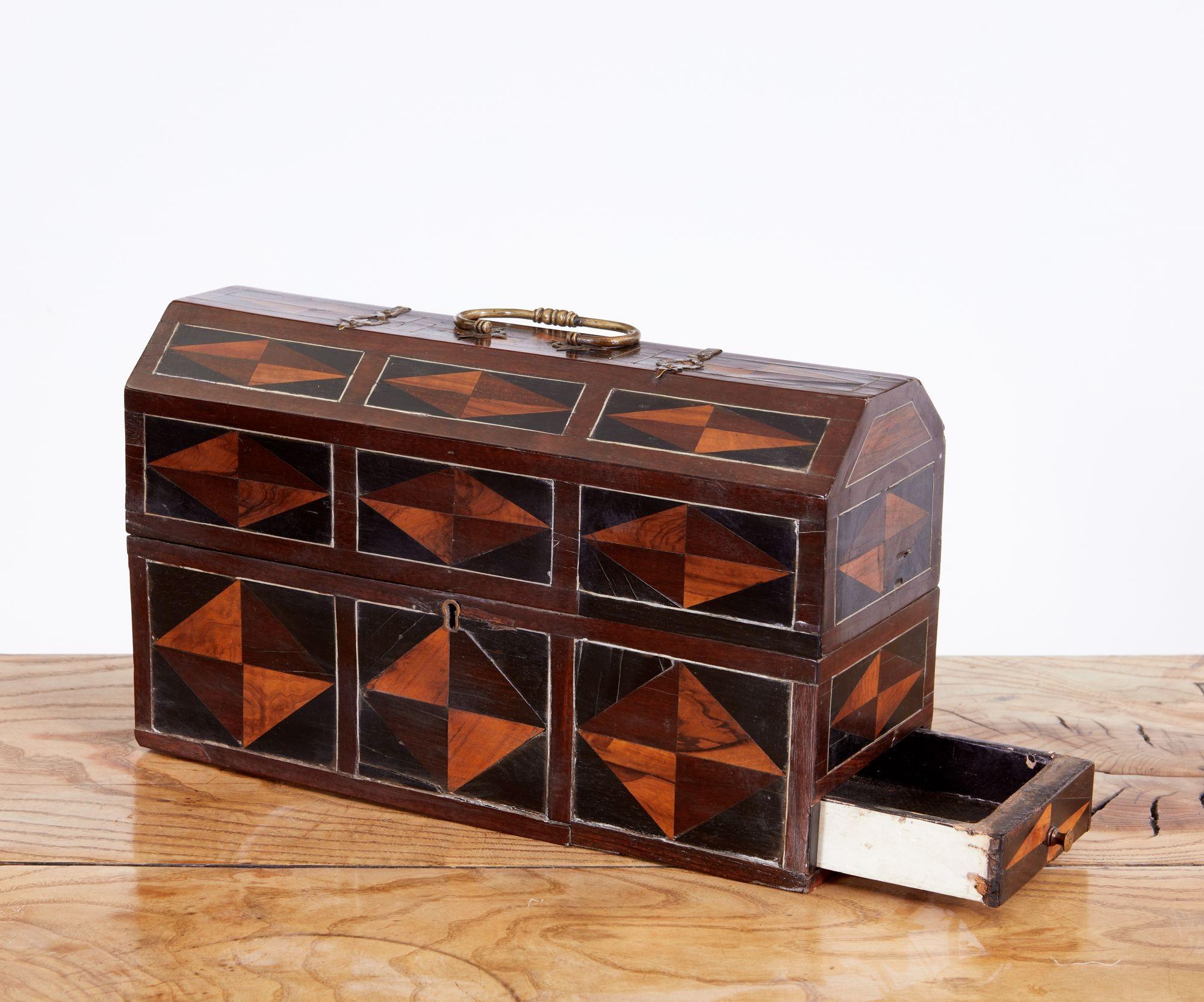 Geometric Inlaid Box In Good Condition For Sale In Greenwich, CT