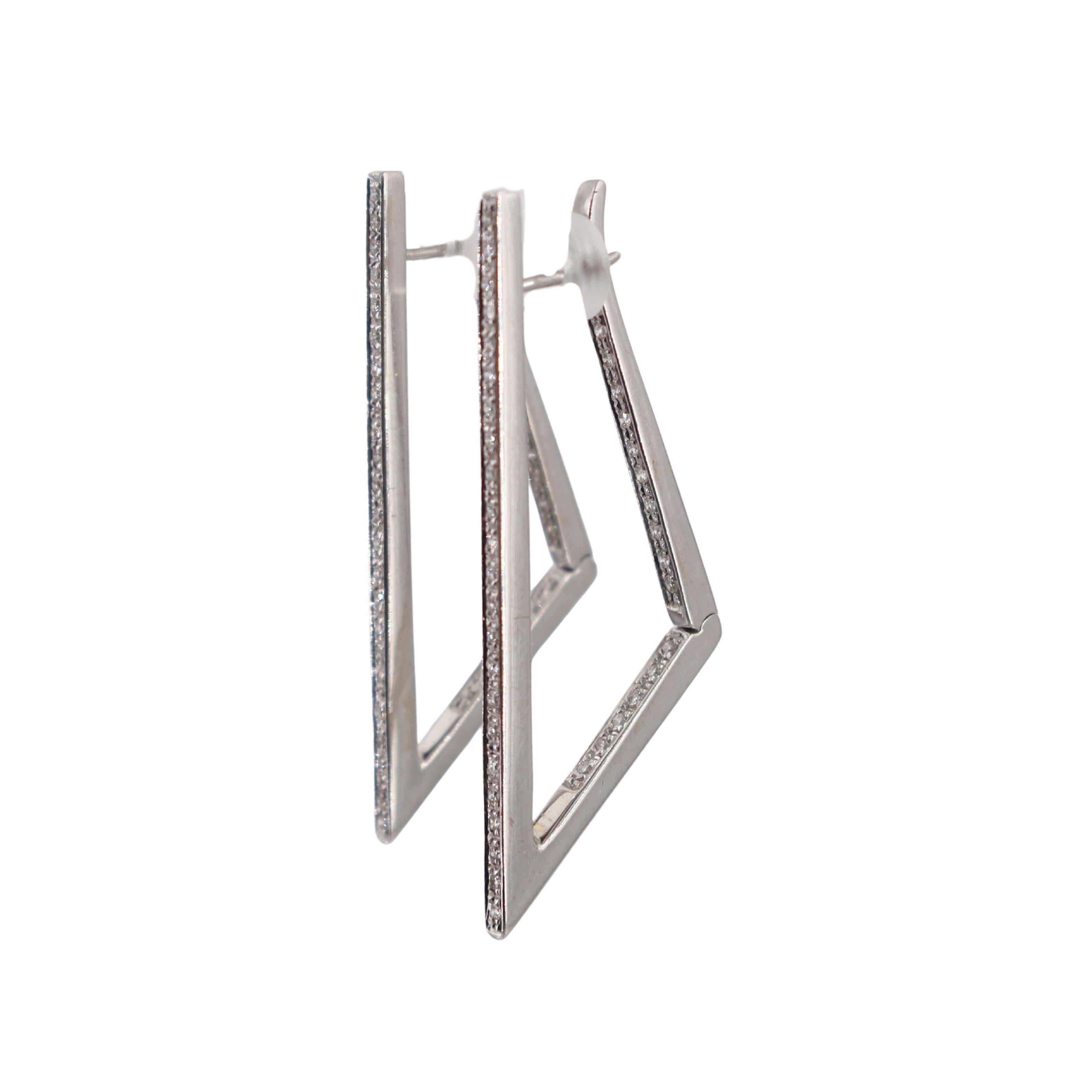 Taglio rotondo Geometric Inside Out 1.60 Cts Diamonds 18kt Gold Hoop Earrings in vendita