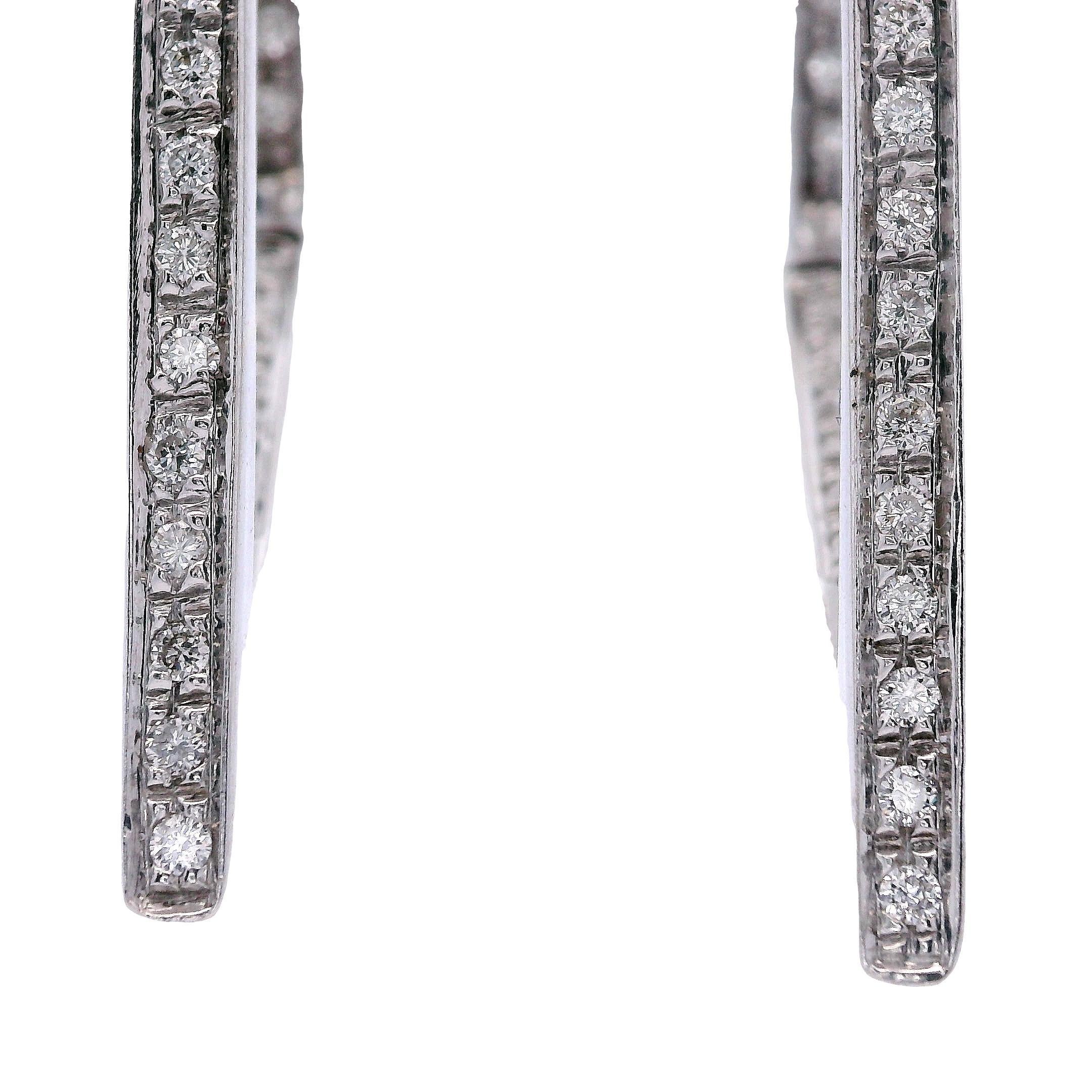 Geometric Inside Out 1.60 Cts Diamonds 18kt Gold Hoop Earrings in vendita 1