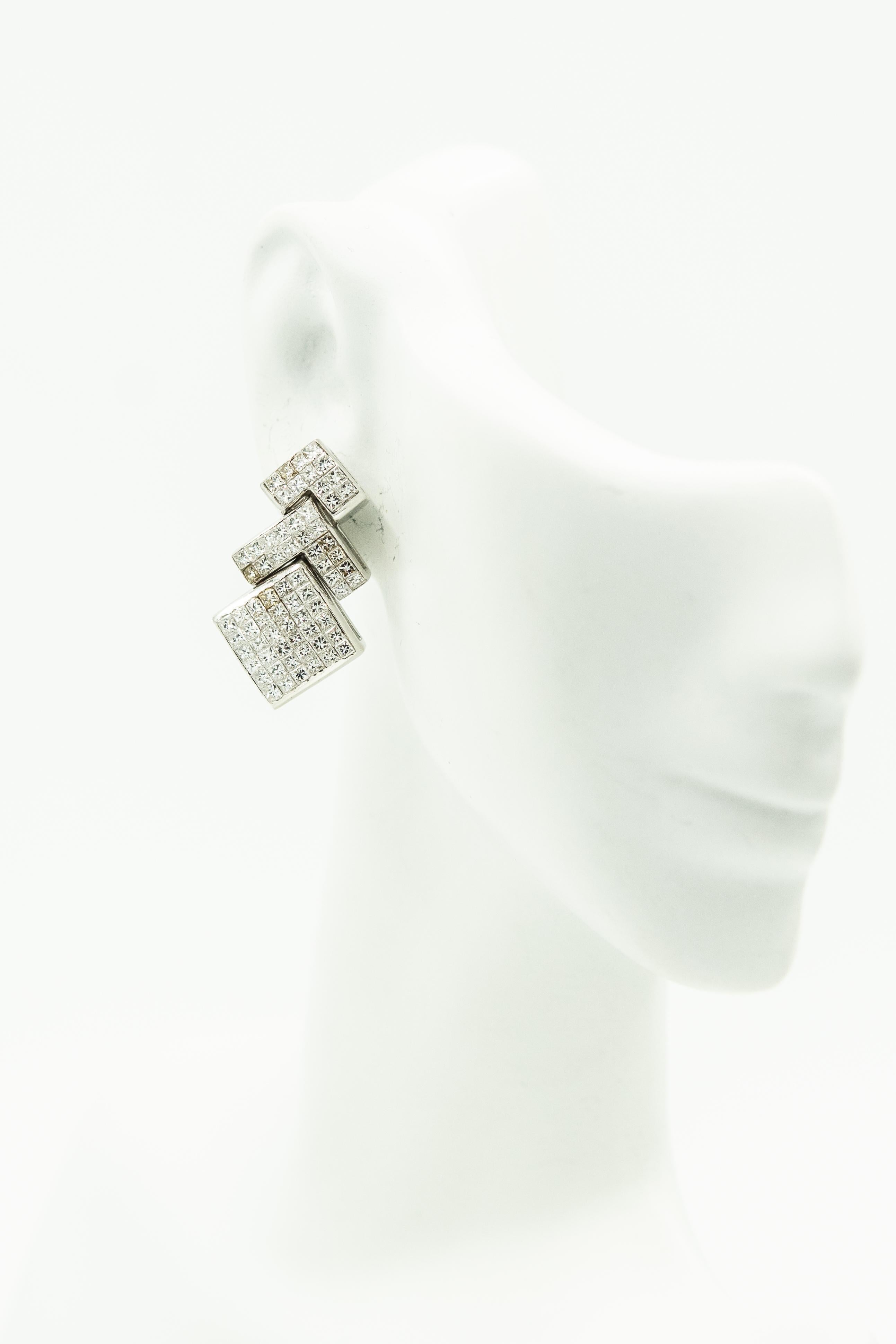 Geometric Invisibly Set Diamond Drop Dangle White Gold Earrings In Excellent Condition For Sale In Miami Beach, FL