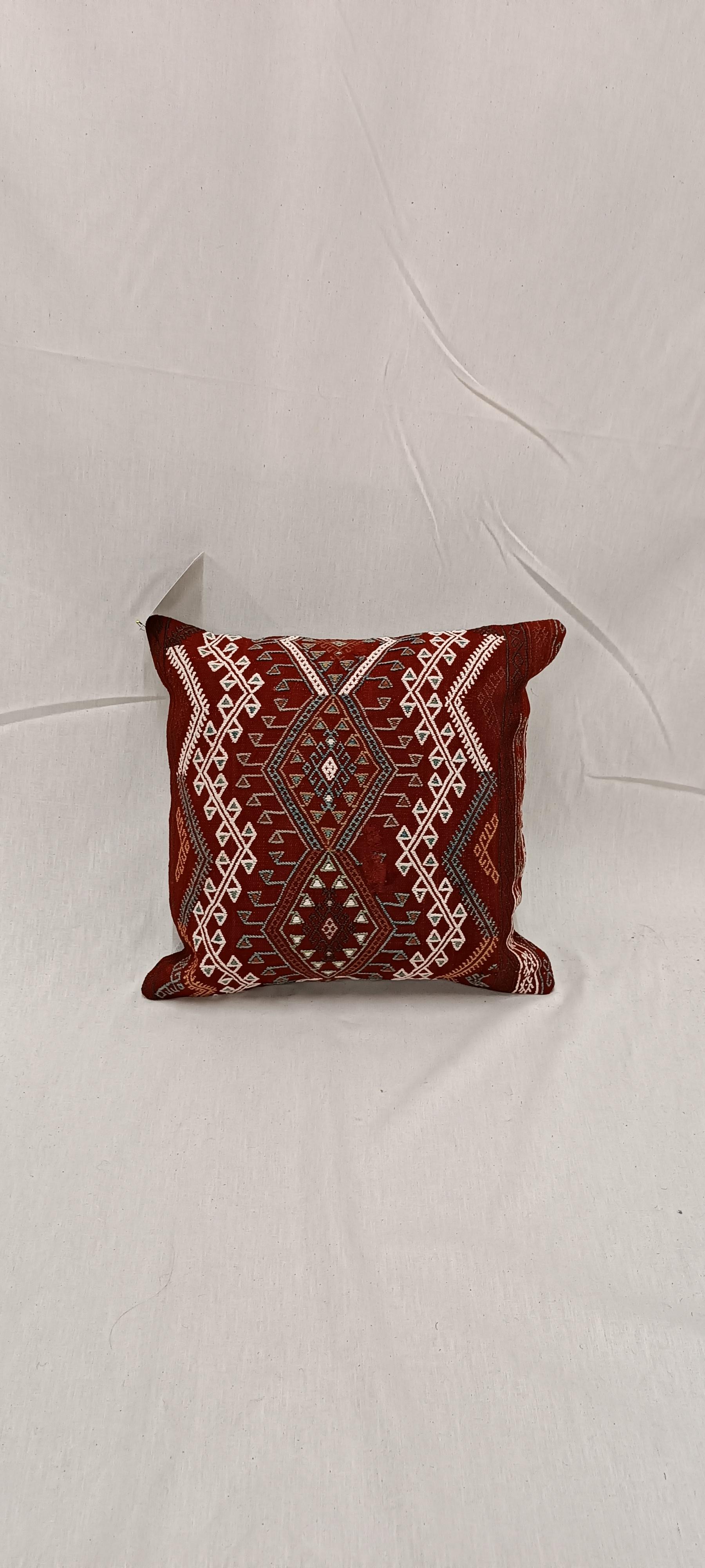 Geometrischer Kilim Kissenbezug Dekorative Stammes Wolle Zeitgenössische Kissenbezug (21. Jahrhundert und zeitgenössisch) im Angebot