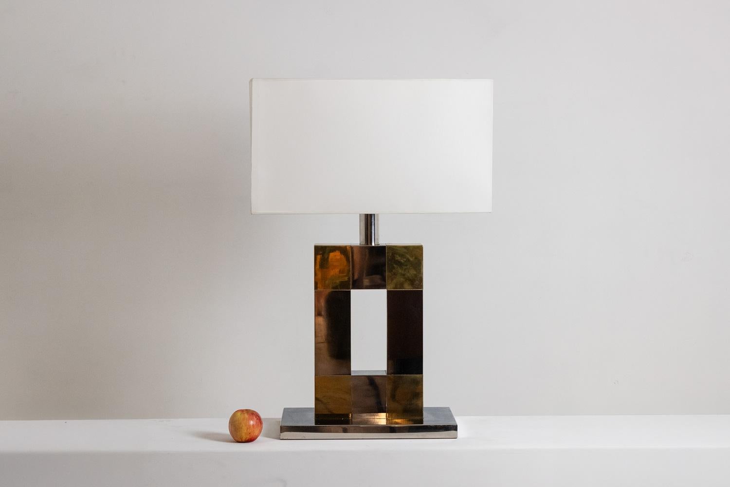 italien Lampe géométrique en argent et métal doré, années 1970 en vente