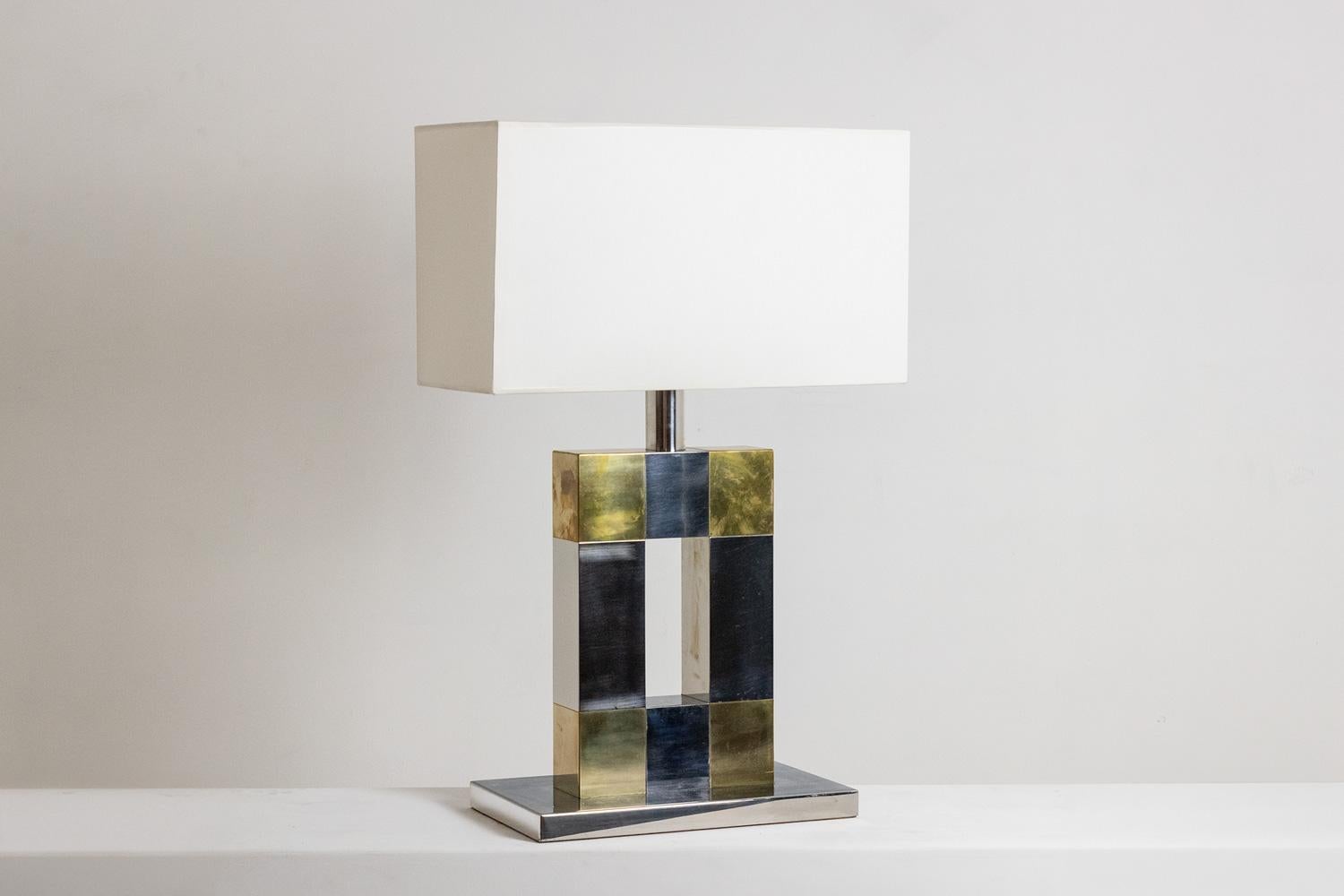 Lampe géométrique en argent et métal doré, années 1970 Excellent état - En vente à Saint-Ouen, FR