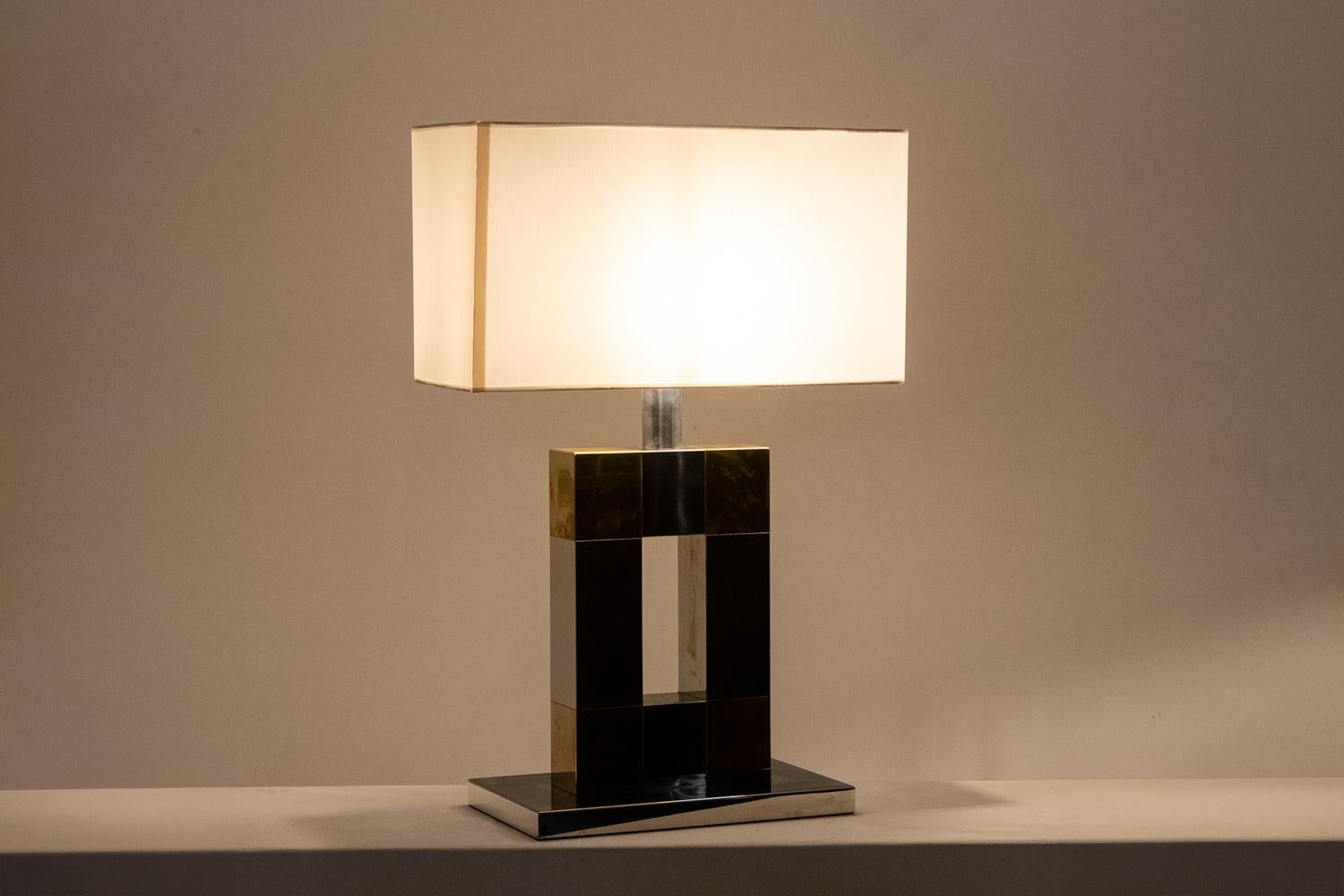 20ième siècle Lampe géométrique en argent et métal doré, années 1970 en vente