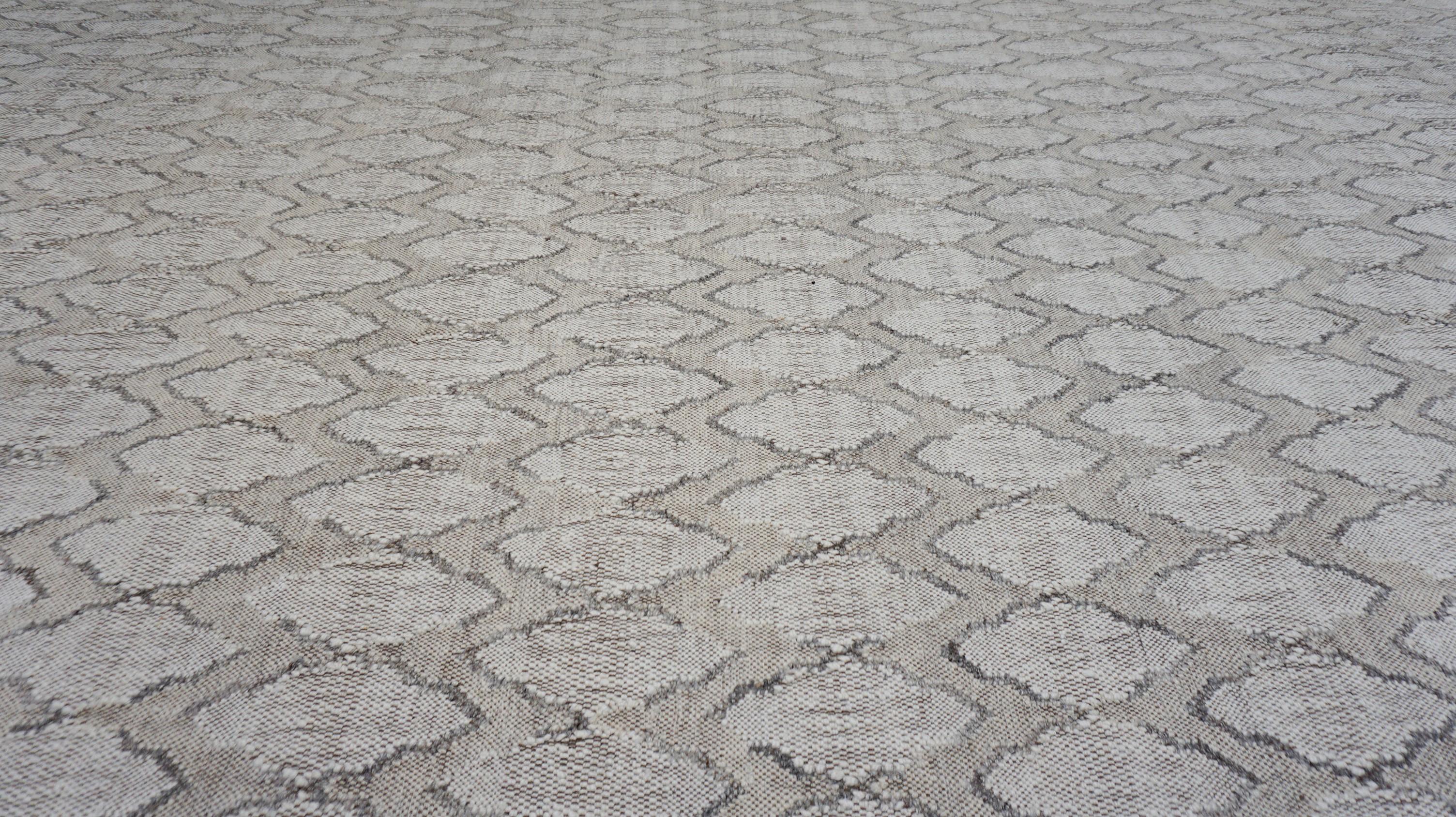 Asian Geometric Lattice Designed Wool Tan Ivory Grey Wool Kilim 10'x14' For Sale