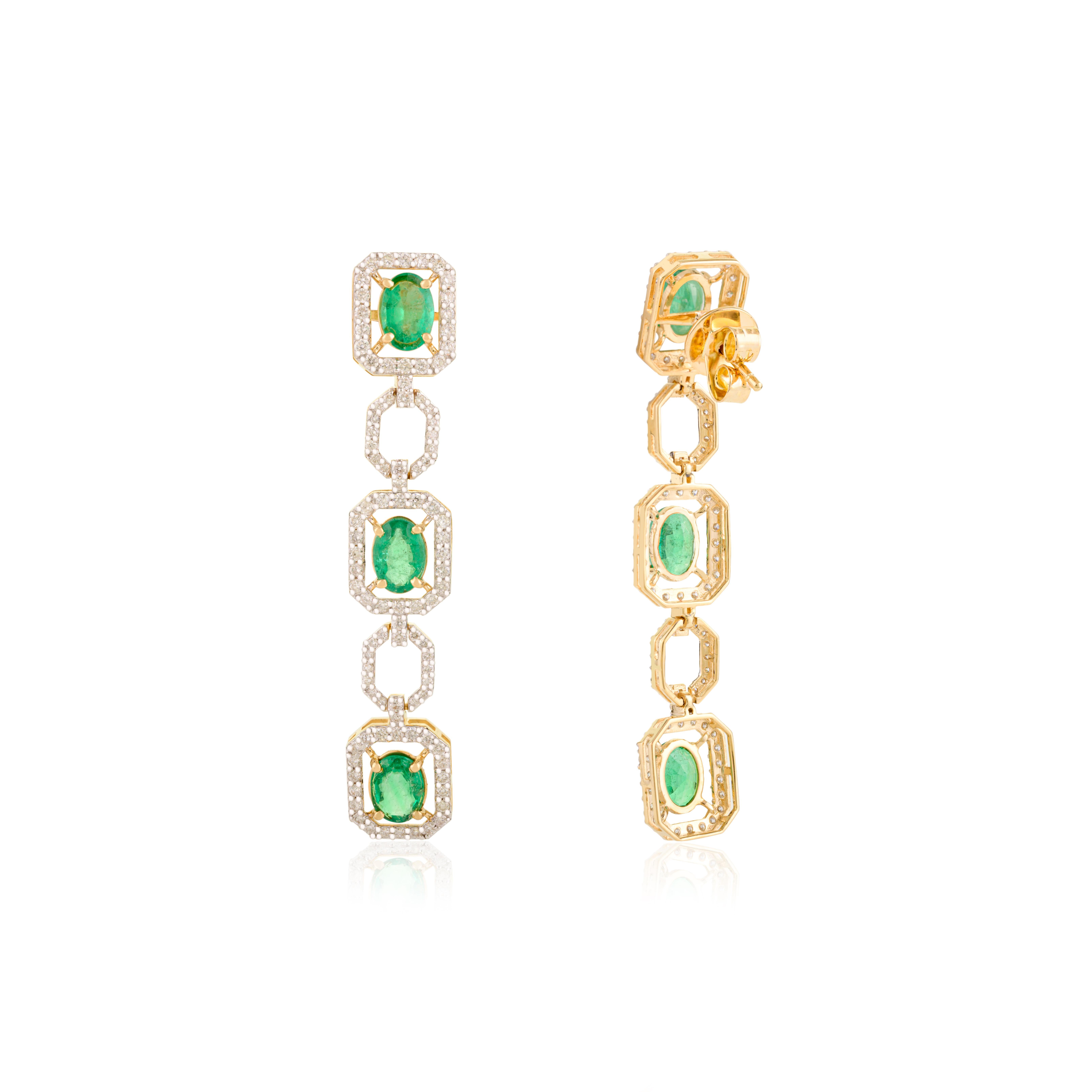 Orecchini geometrici A Link in oro giallo massiccio 18 ct. con smeraldo e diamante In condizioni Nuovo in vendita a New York, NY