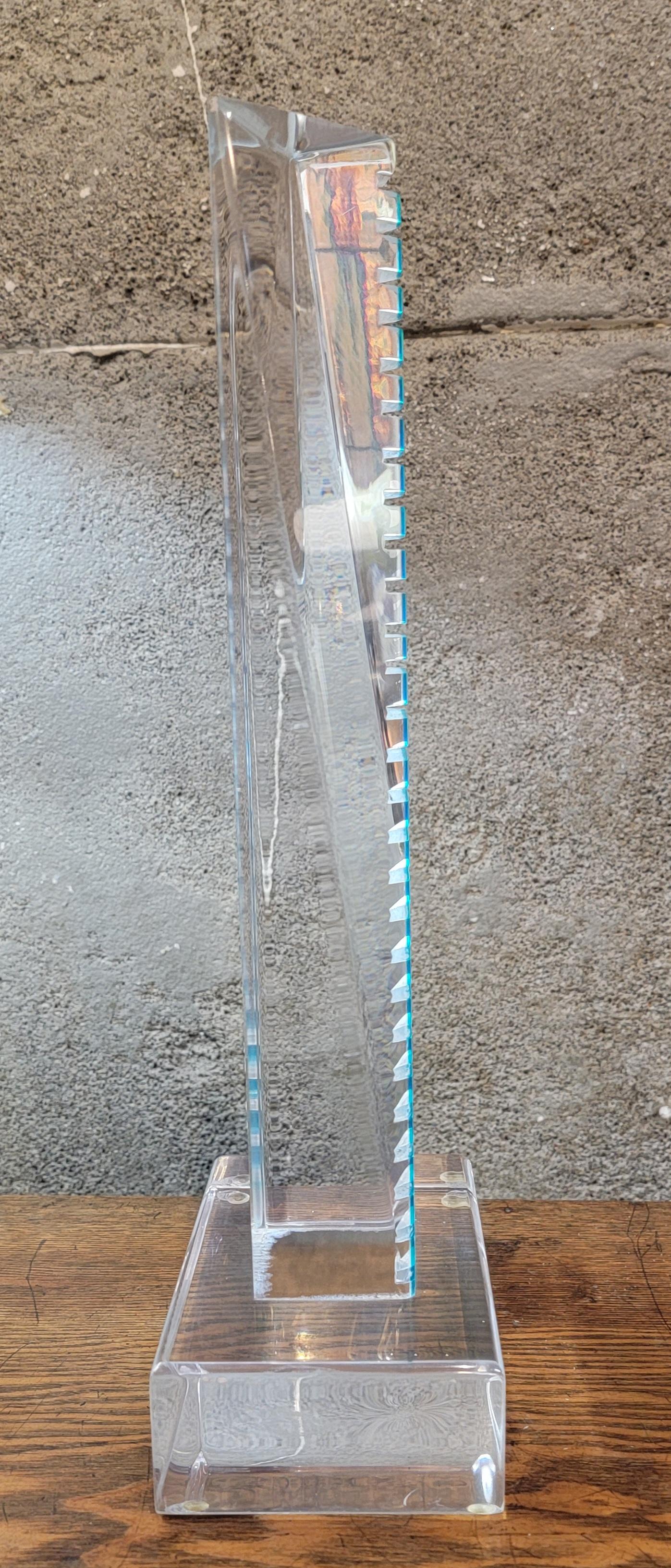 Lucite Scultura da tavolo geometrica in acrilico e lucite Stile di Vasa Mihich in vendita
