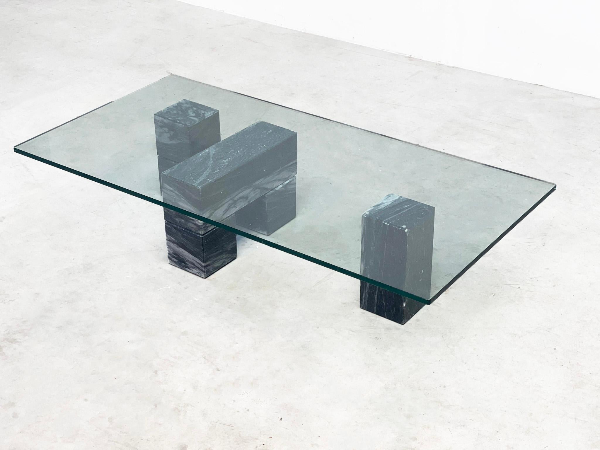 Geometric marble and glass coffee table For Sale 1