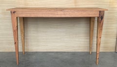 Tavolo da divano con intarsio geometrico e gambe affusolate