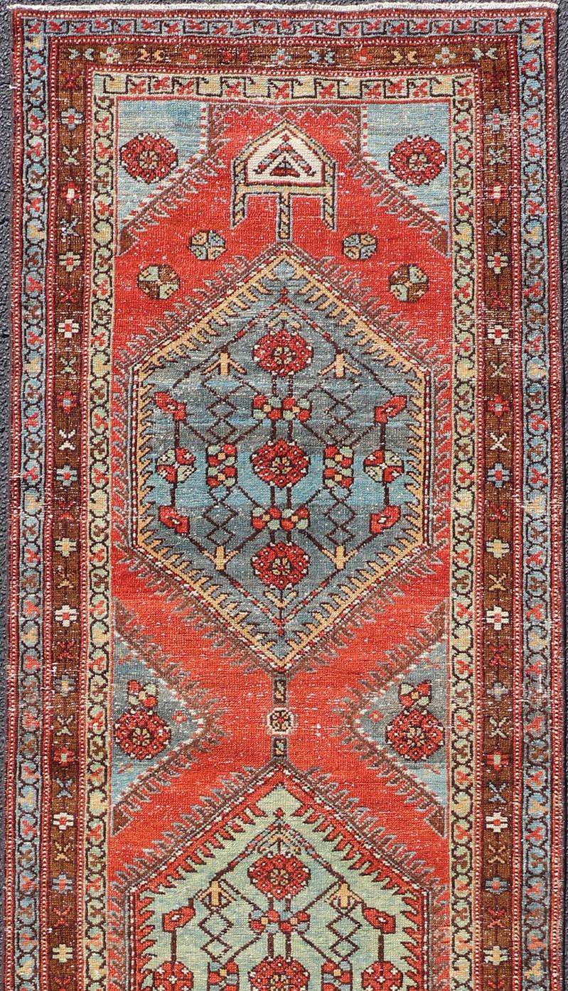 Antique distressed Heriz runner, Keivan Woven Arts, rug EN-P13904, country of origin / type: Persian / Heriz, circa Early-20th Century.

Measures: 3'0 x 11'0.
