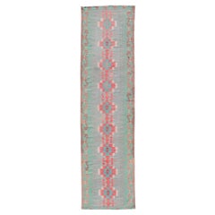 Tapis de couloir Kilim turc tribal à tissage plat à médaillon géométrique vintage