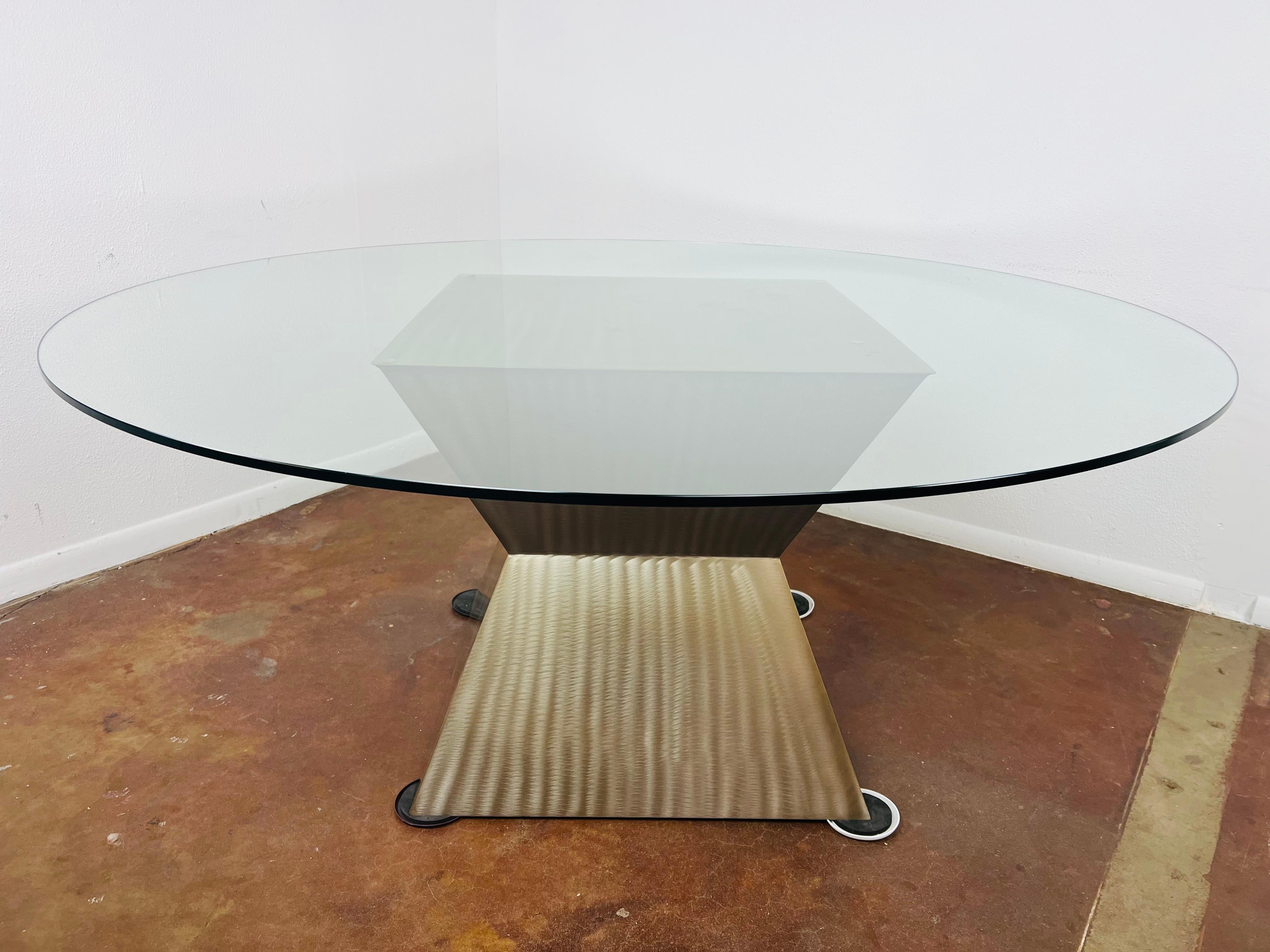 Modern Geometric Metal Pedestal Base Dining Table