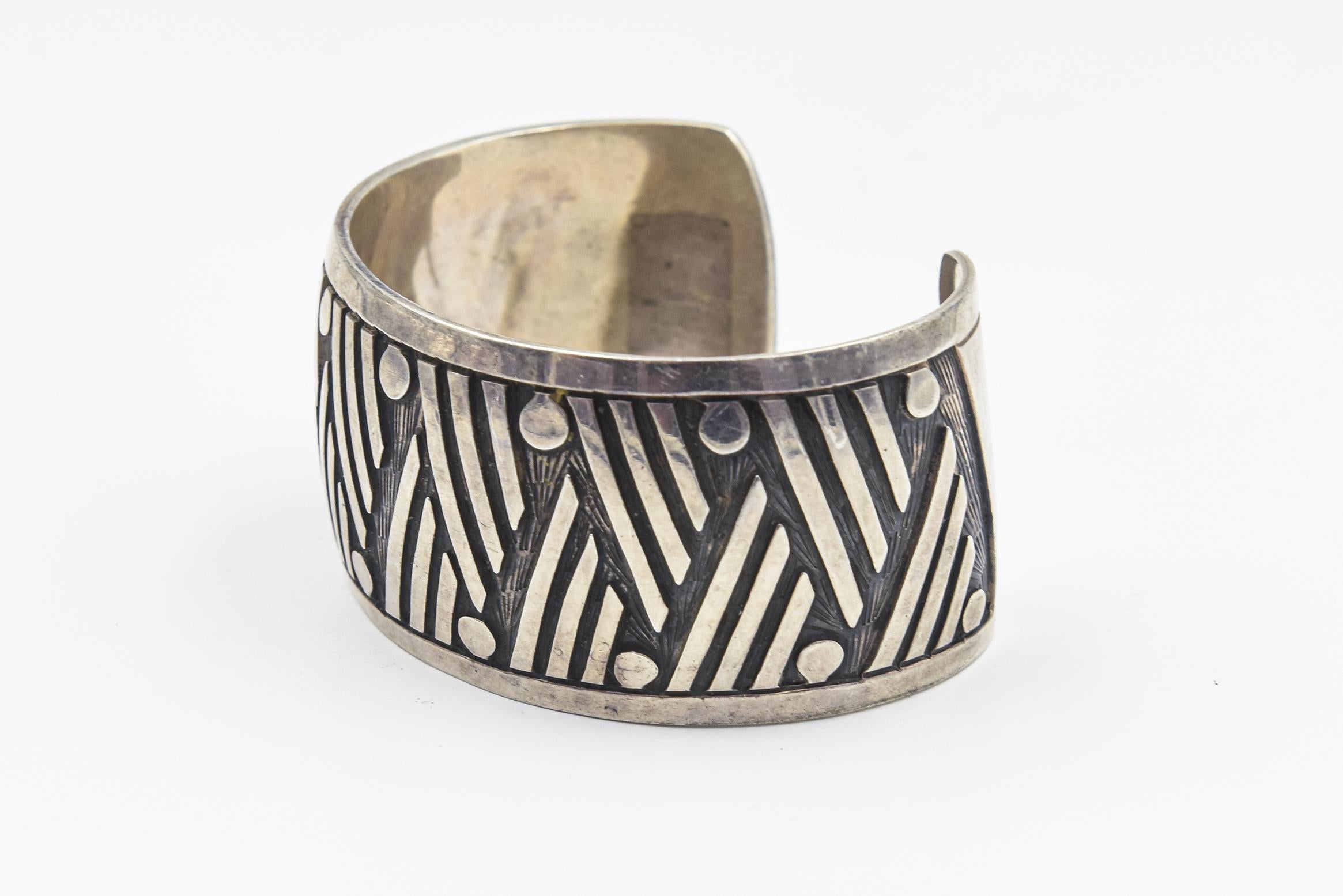 Geometric Mexican Sterling Silver Cuff Bracelet In Good Condition For Sale In Miami Beach, FL