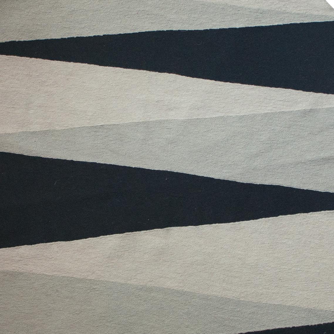 Geometrischer Midnight Handgestickter Moderner Runder Teppich:: Teppich (Bestickt)