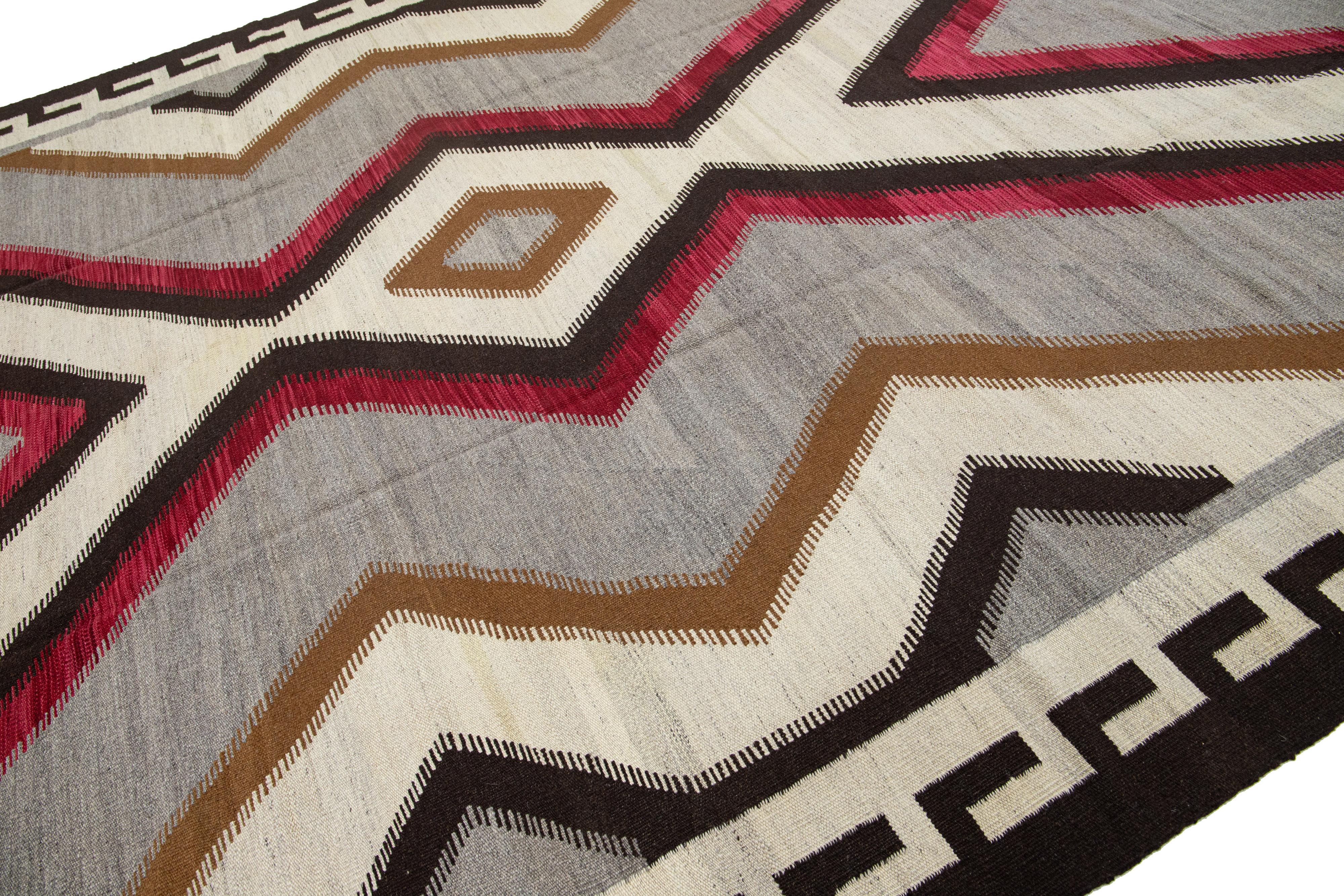 Indian Geometric Modern Flat-Weave Navajo Style Wool Rug In Gray For Sale