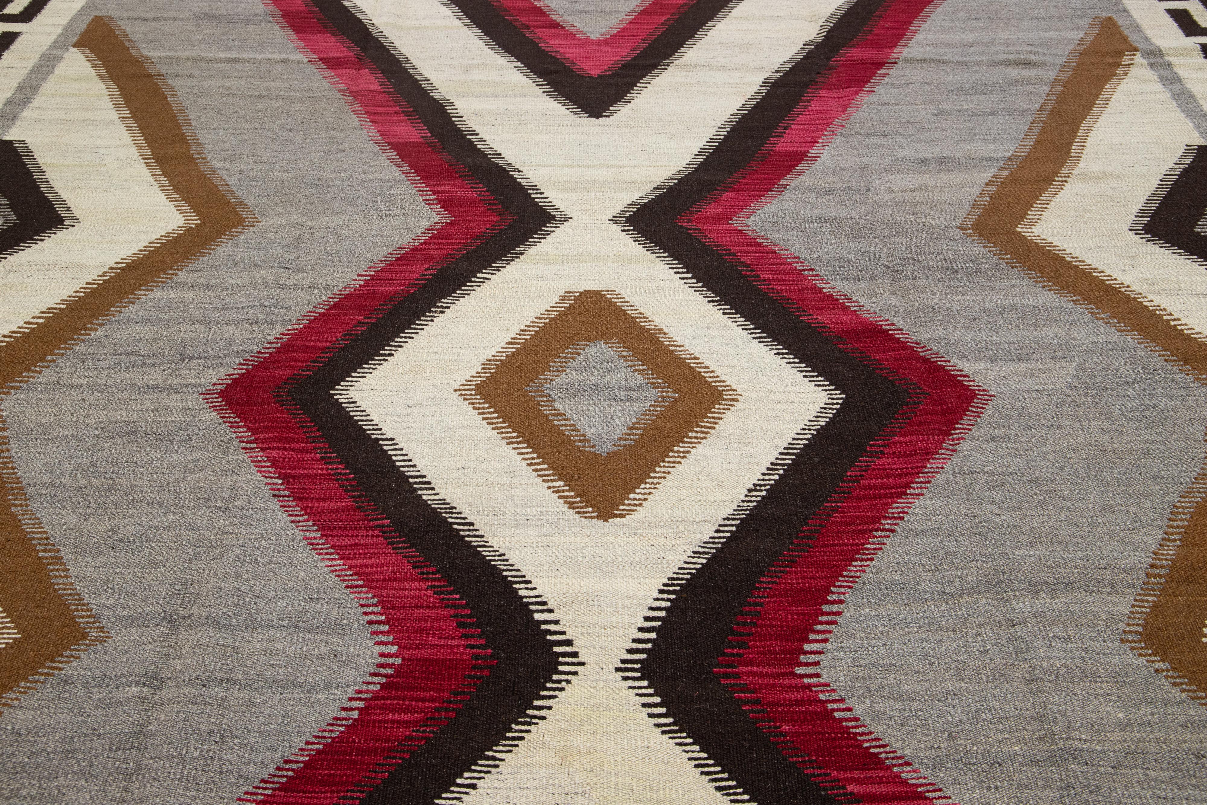 Geometric Modern Flat-Weave Navajo Style Wool Rug In Gray For Sale 1