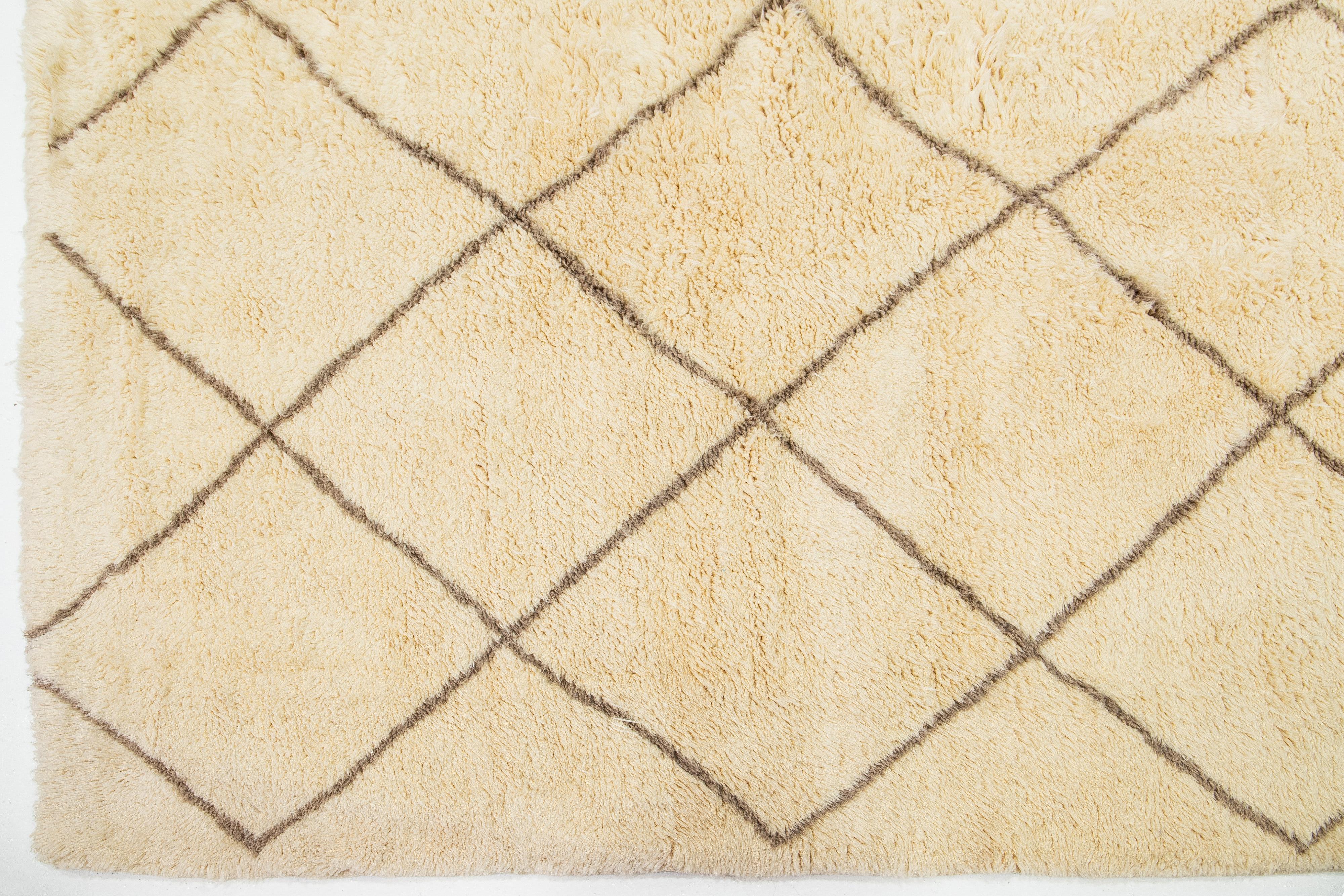 Geometric Modern Ivory Wool Rug Moroccan Style With A Tribal Pattern For Sale 2