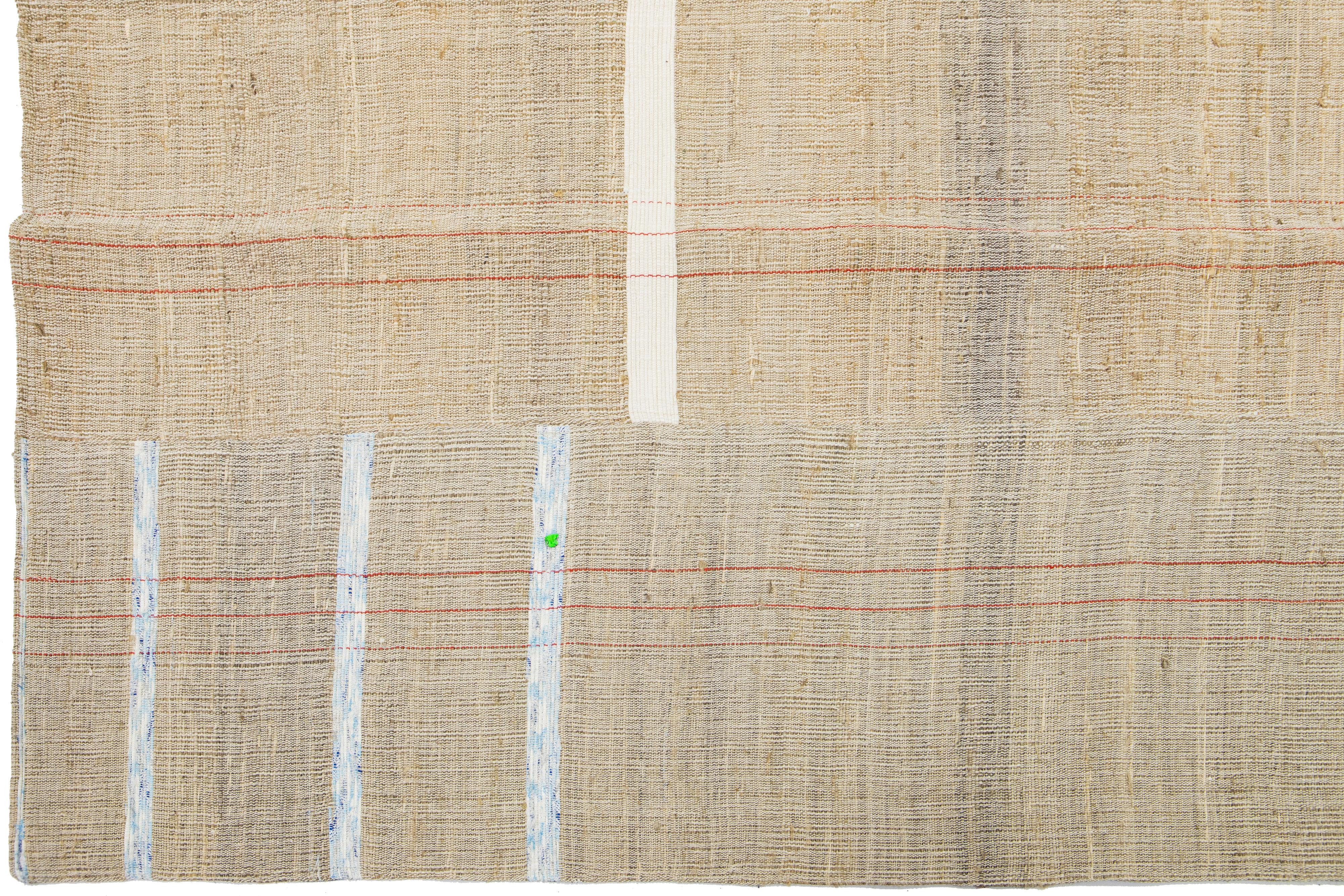 Geometrischer moderner Flachgewebe-Wollteppich aus Kelim in Beige     im Zustand „Neu“ im Angebot in Norwalk, CT
