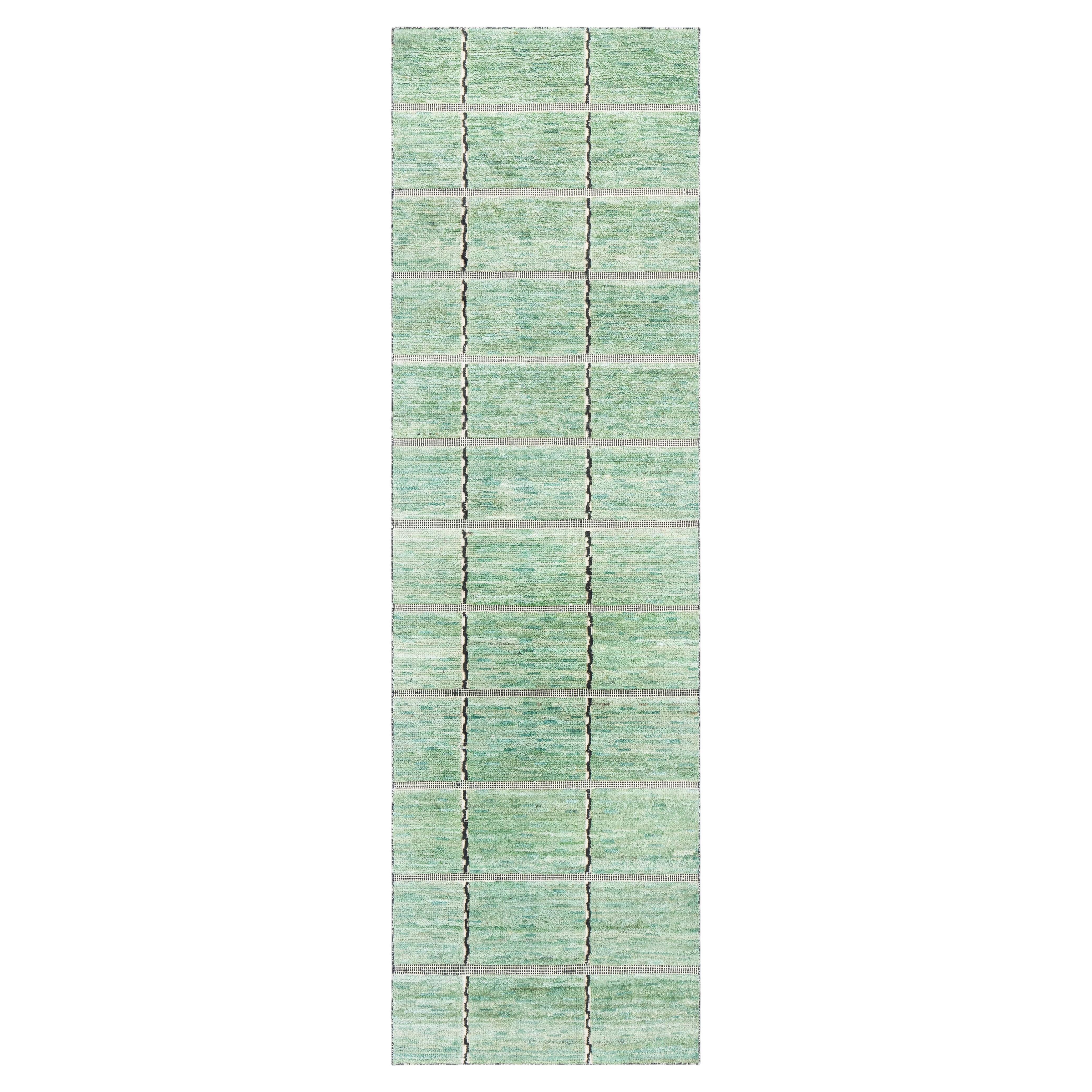 Geometrischer, moderner, mintfarbener, handgefertigter Tischläufer mit Spitzenraster „Verdelace“ von Doris Leslie Blau im Angebot