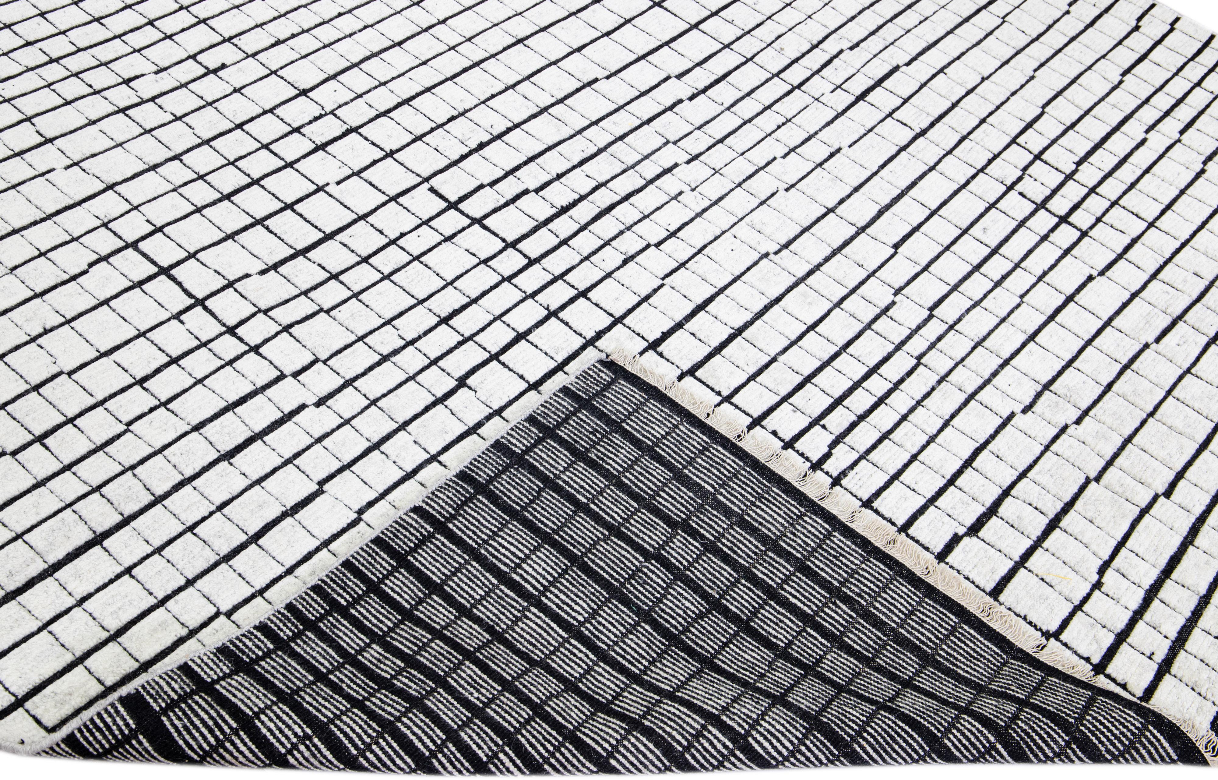 Geometric Modern Moroccan Style White & Black Handmade Wool Rug For Sale 3