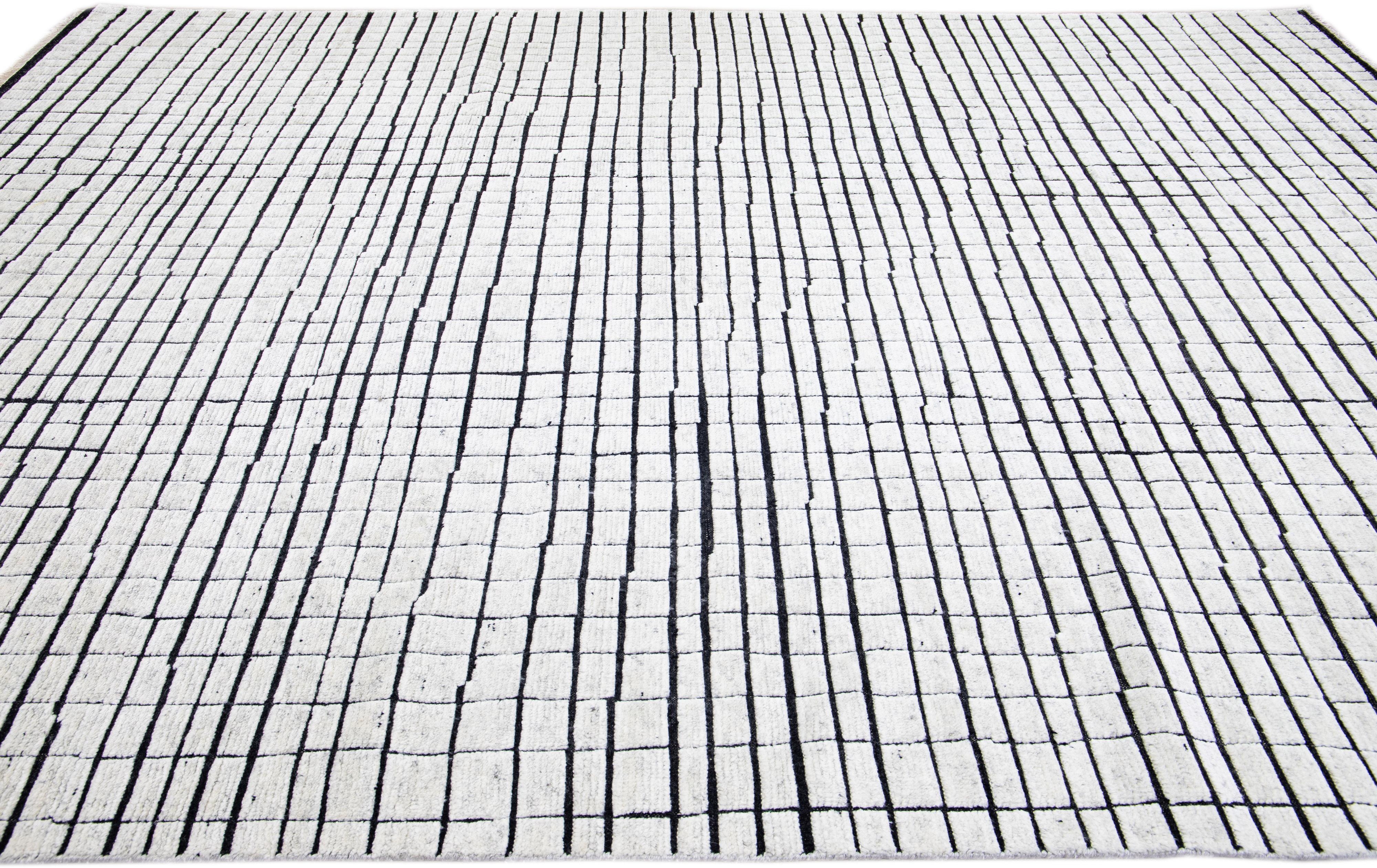 Geometric Modern Moroccan Style White & Black Handmade Wool Rug In New Condition For Sale In Norwalk, CT