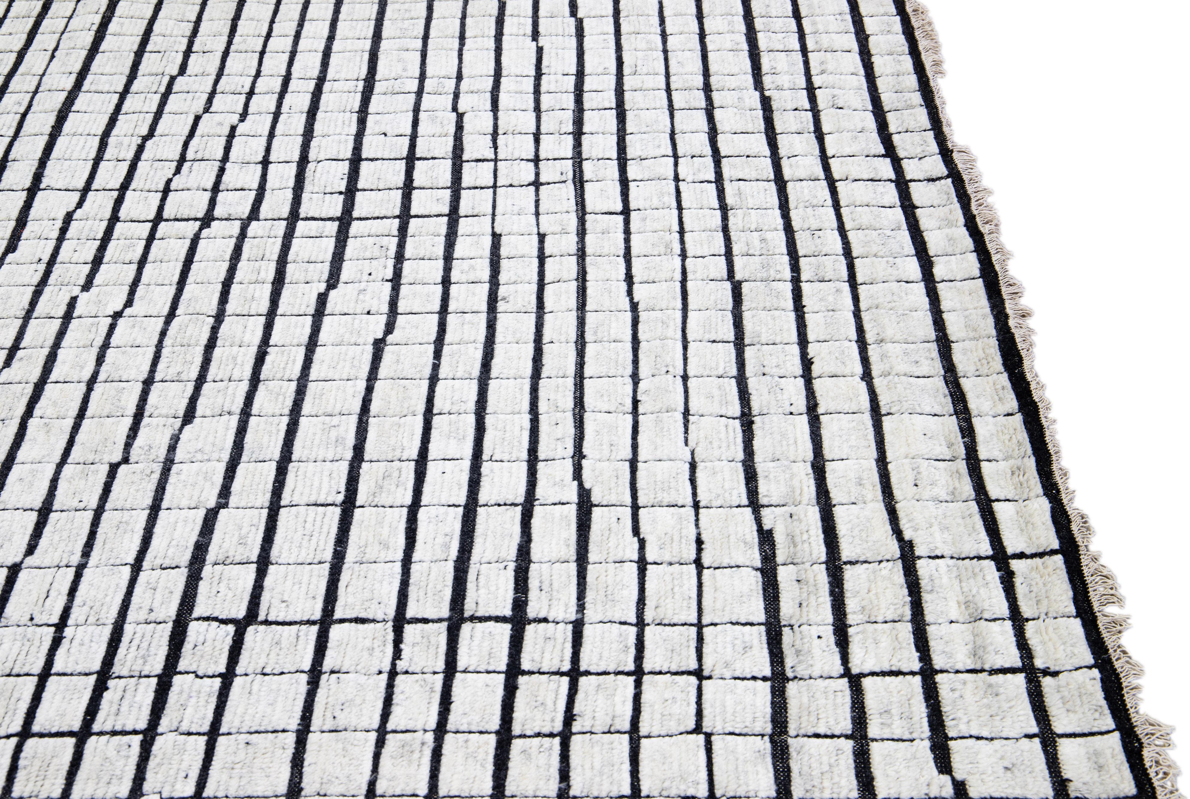 Geometric Modern Moroccan Style White & Black Handmade Wool Rug For Sale 1