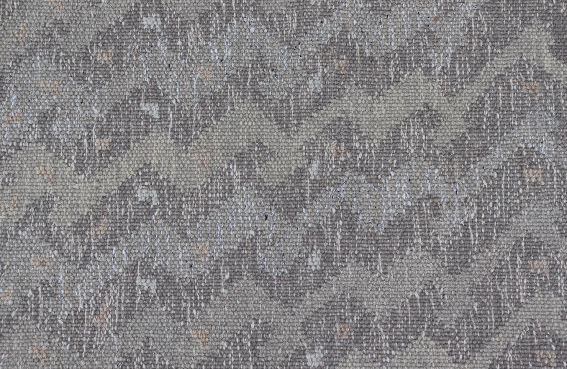 Scandinavian Modern Geometric Modern Scandinavian Flat-Weave Design Rug in Gray And Light Gray Tones For Sale