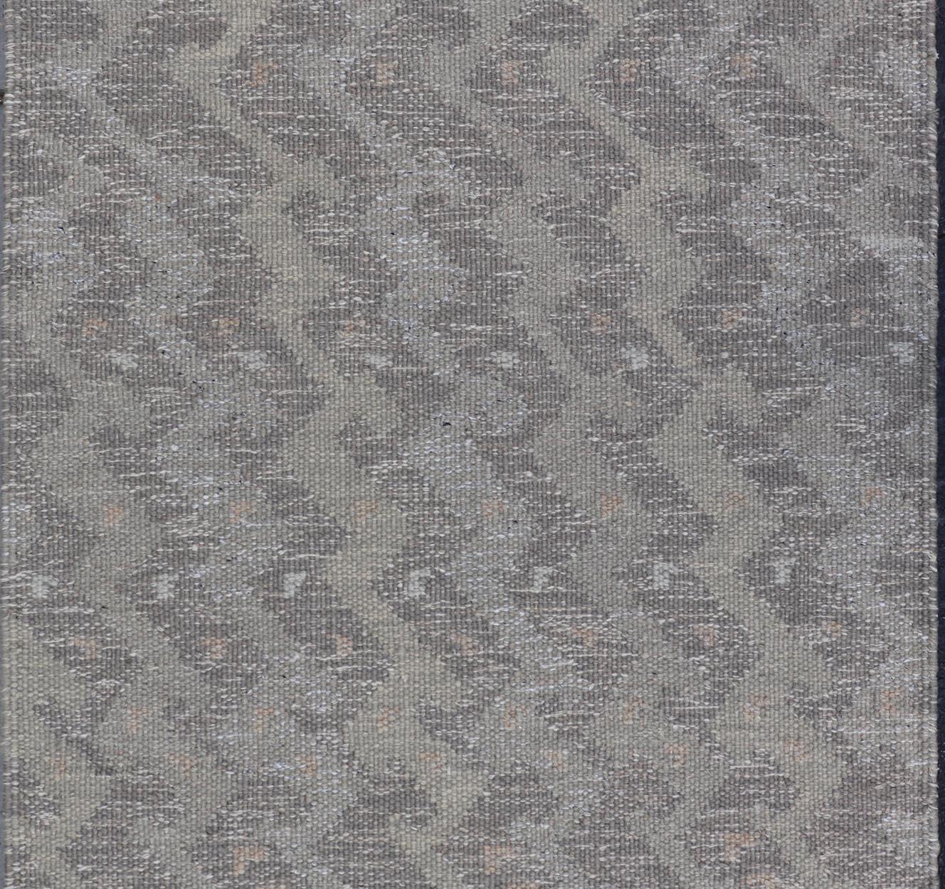 Tessuto a mano Tappeto geometrico a trama piatta The Modern Scandinavian nei toni del grigio e grigio chiaro in vendita