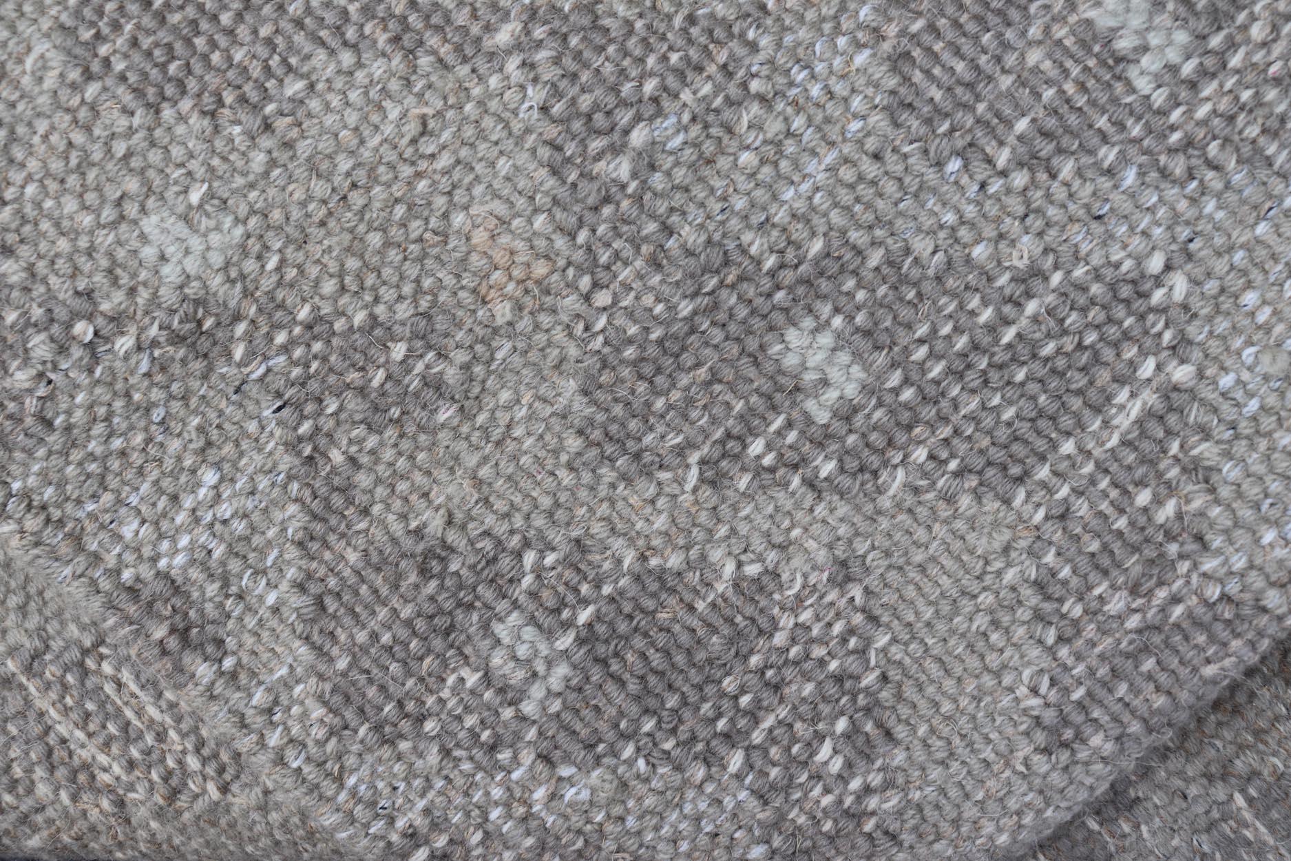 Wool Geometric Modern Scandinavian Flat-Weave Design Rug in Gray And Light Gray Tones For Sale