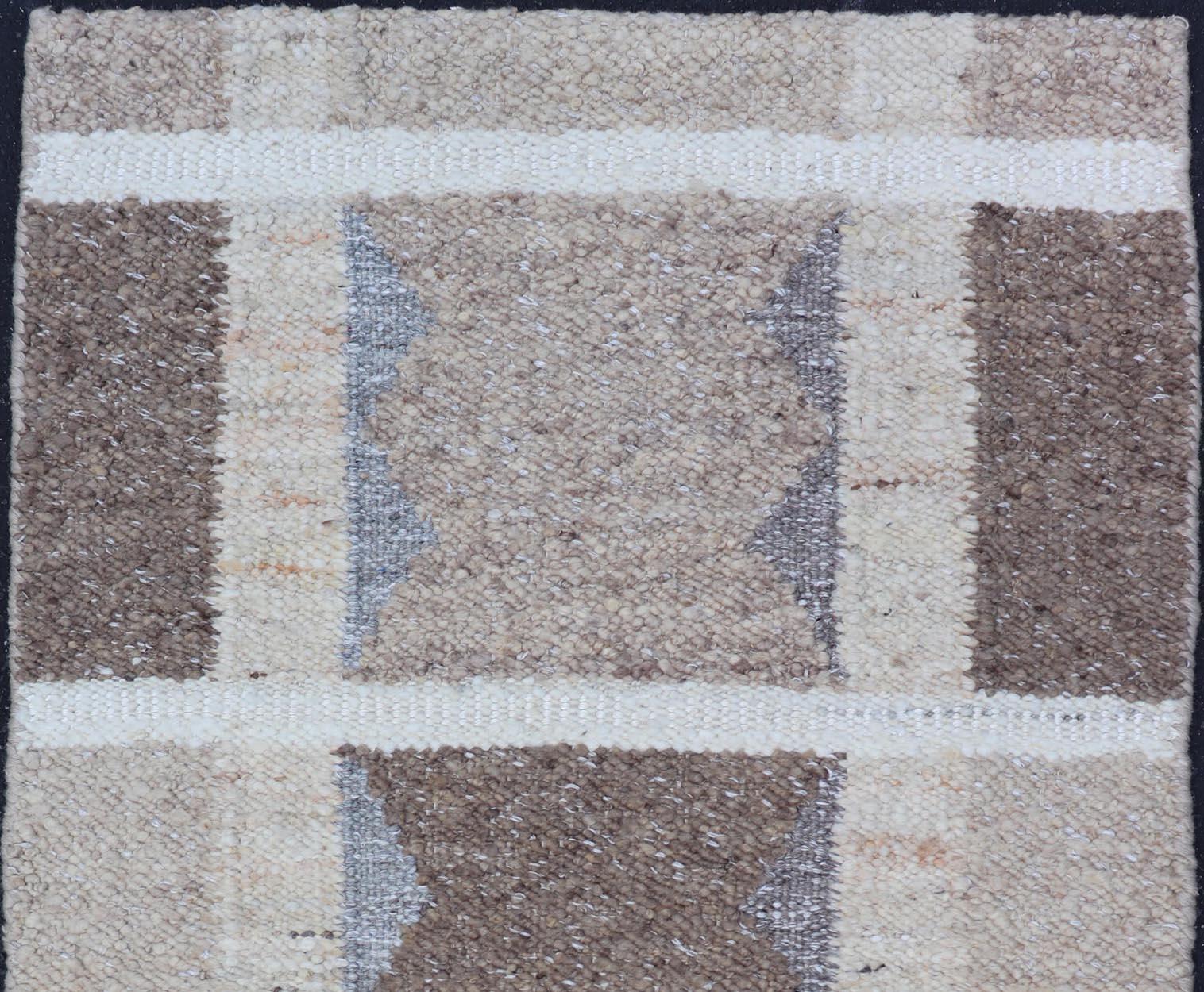 Geometric Modern Scandinavian Flat-Weave Design Rug in Tan, Taupe, and Cream For Sale 1